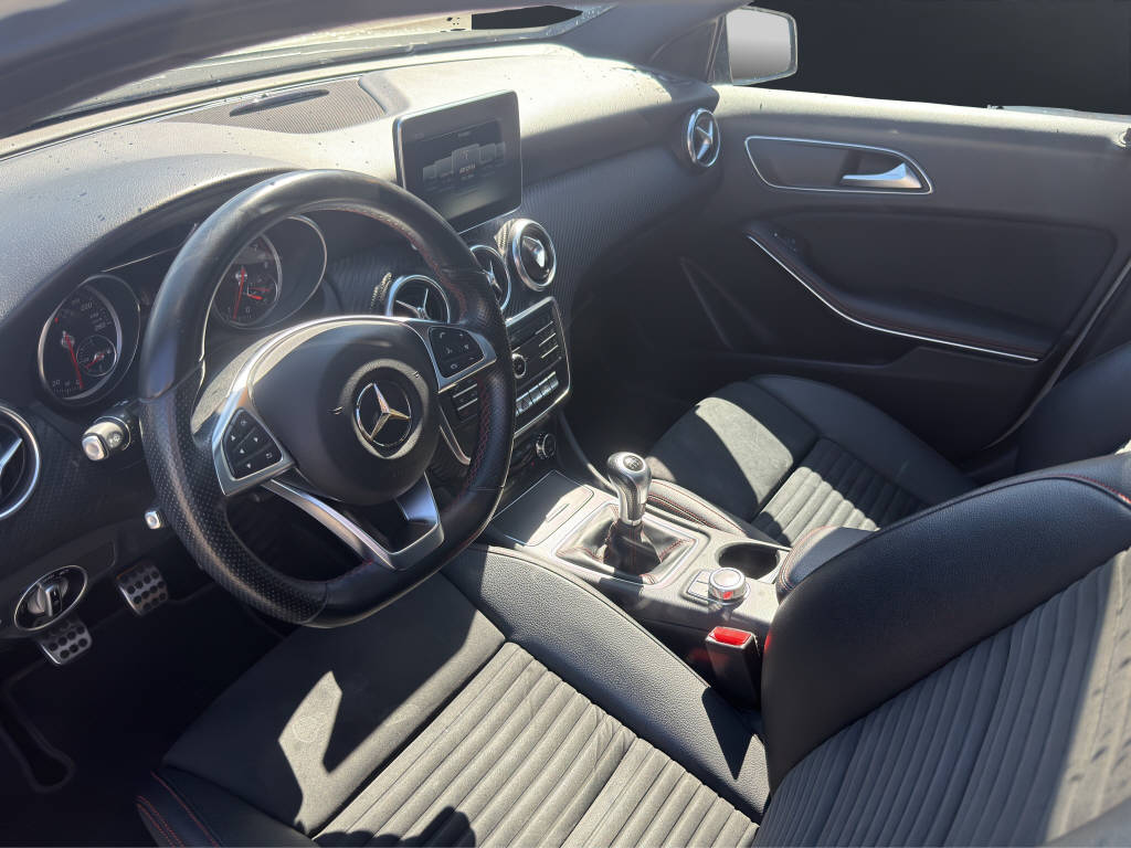 MERCEDES-BENZ A 180 AMG Line-image-8
