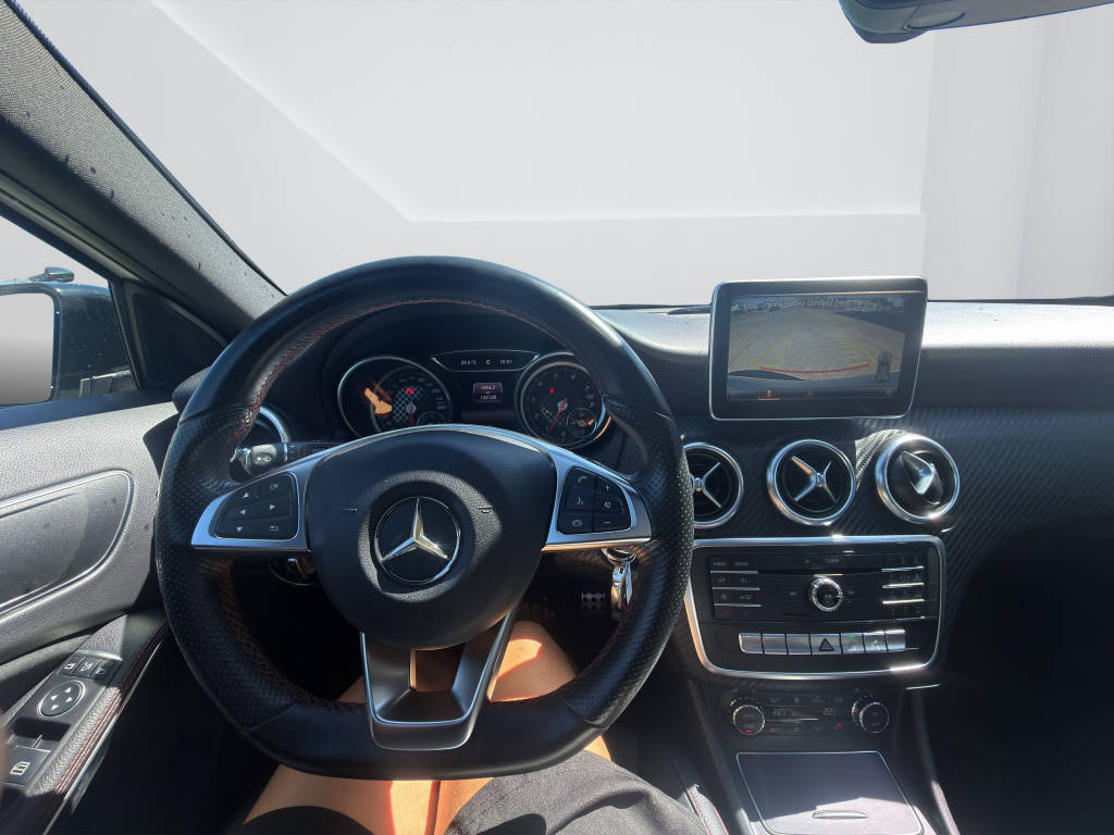 MERCEDES-BENZ A 180 AMG Line-image-10