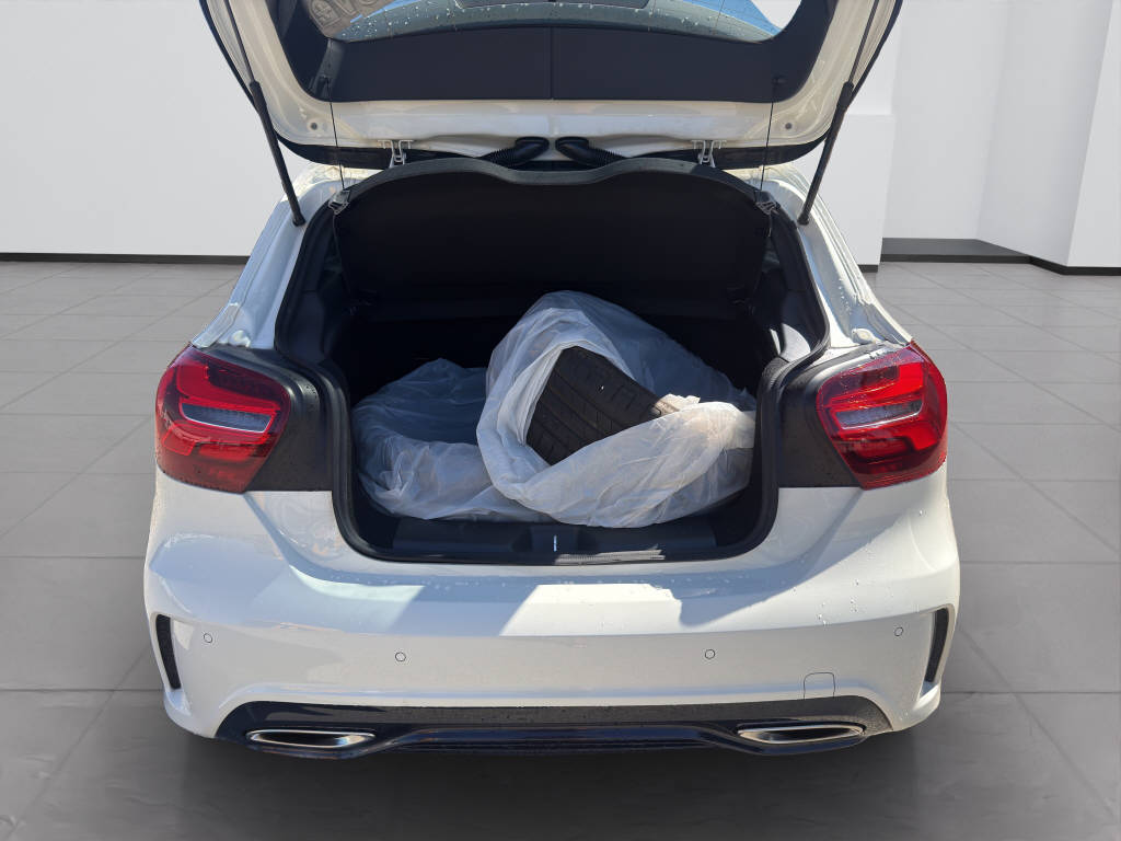 MERCEDES-BENZ A 180 AMG Line-image-15