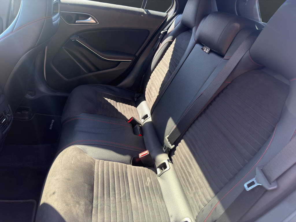 MERCEDES-BENZ A 180 AMG Line-image-9