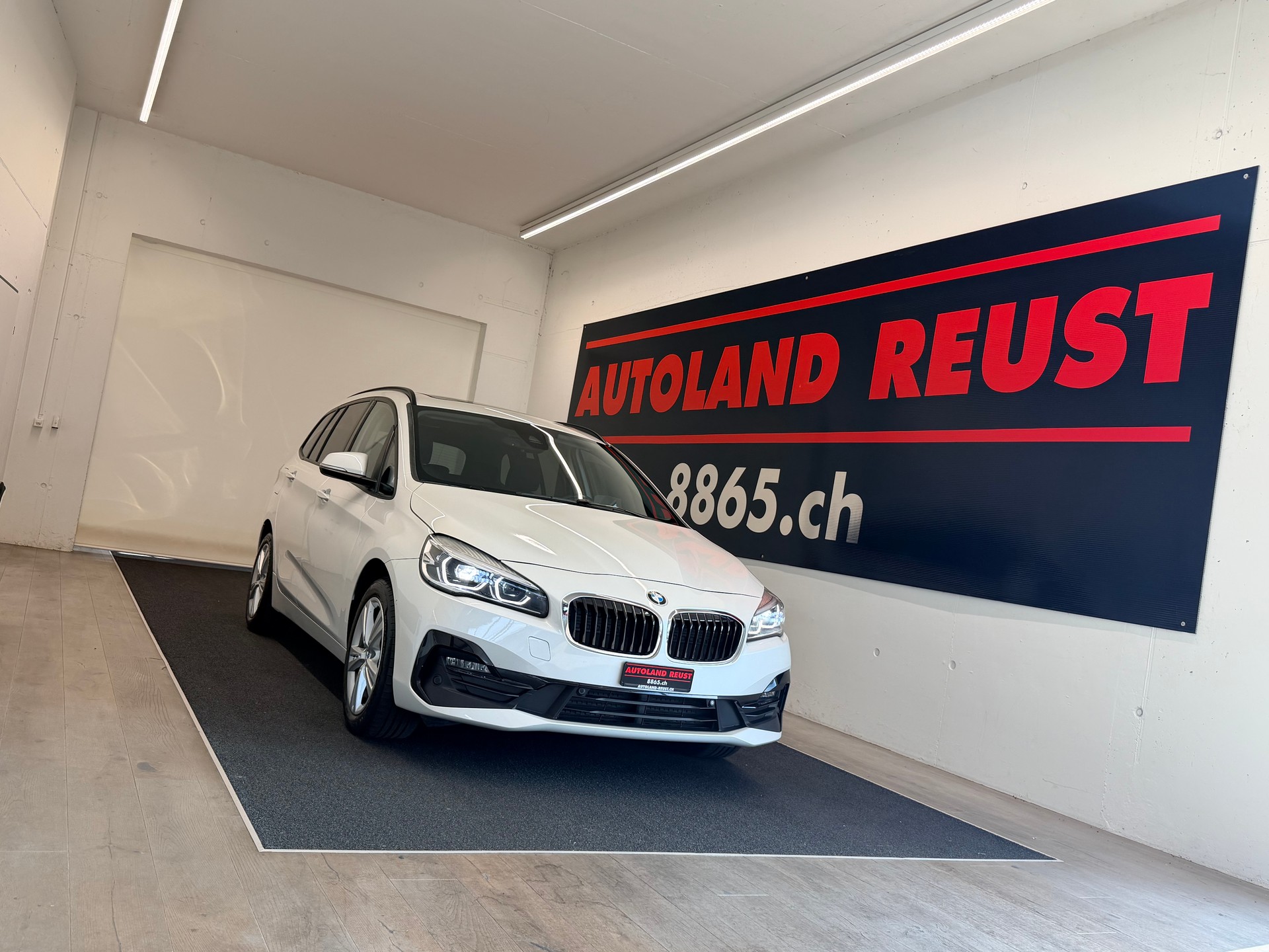 BMW 220d xDrive Gran Tourer Steptronic-image-0