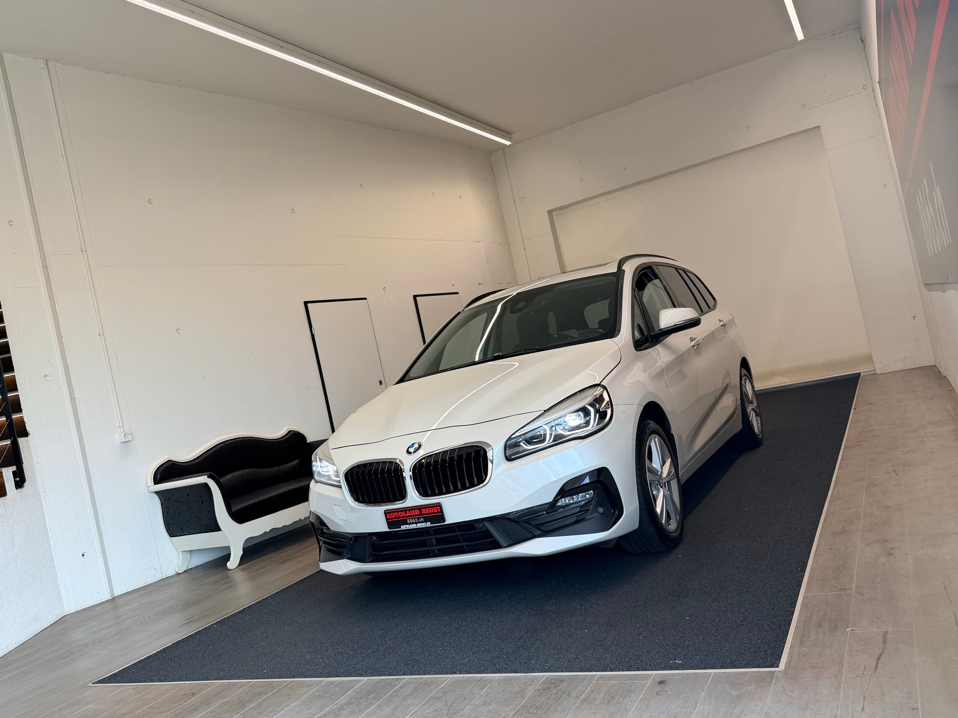 BMW 220d xDrive Gran Tourer Steptronic-image-2