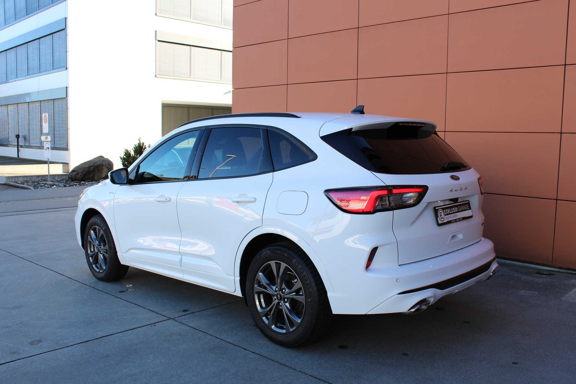 FORD Kuga 2.5 FHEV ST-Line X 4WD-image-3
