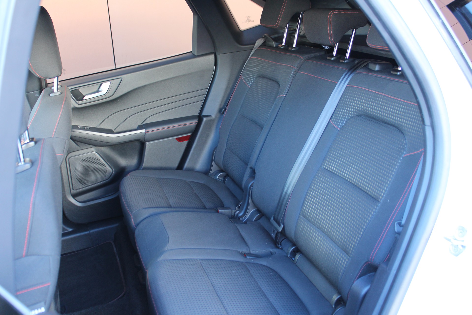 FORD Kuga 2.5 FHEV ST-Line X 4WD-image-9