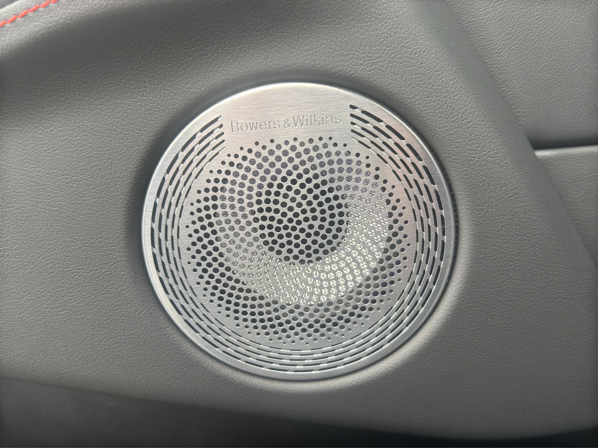 BMW XM xDrive PHEV Label (CH) INDIVIDUAL M Driver's Package-image-25