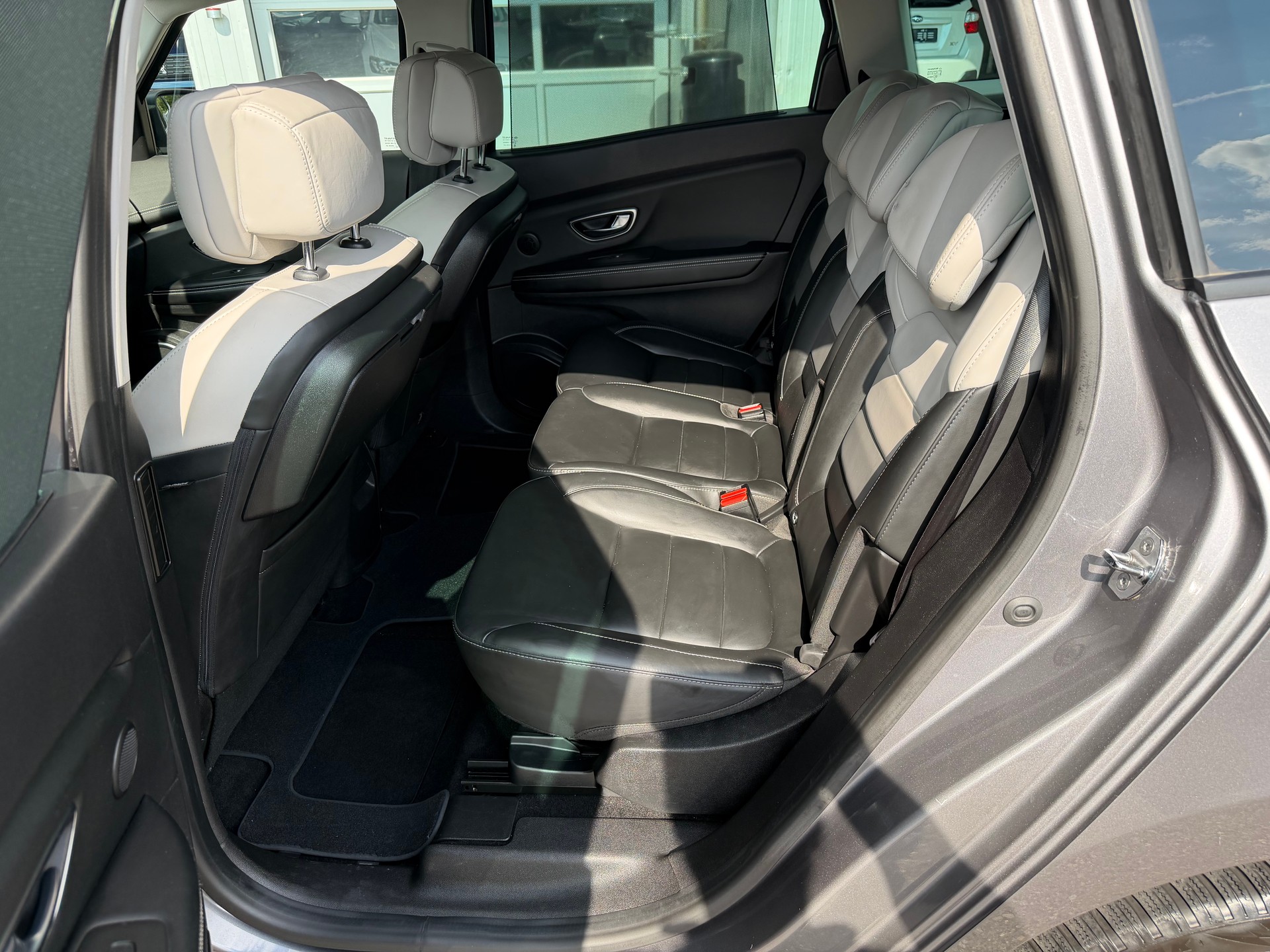 RENAULT Grand Scénic 1.6 dCi Initiale Paris EDC-image-12