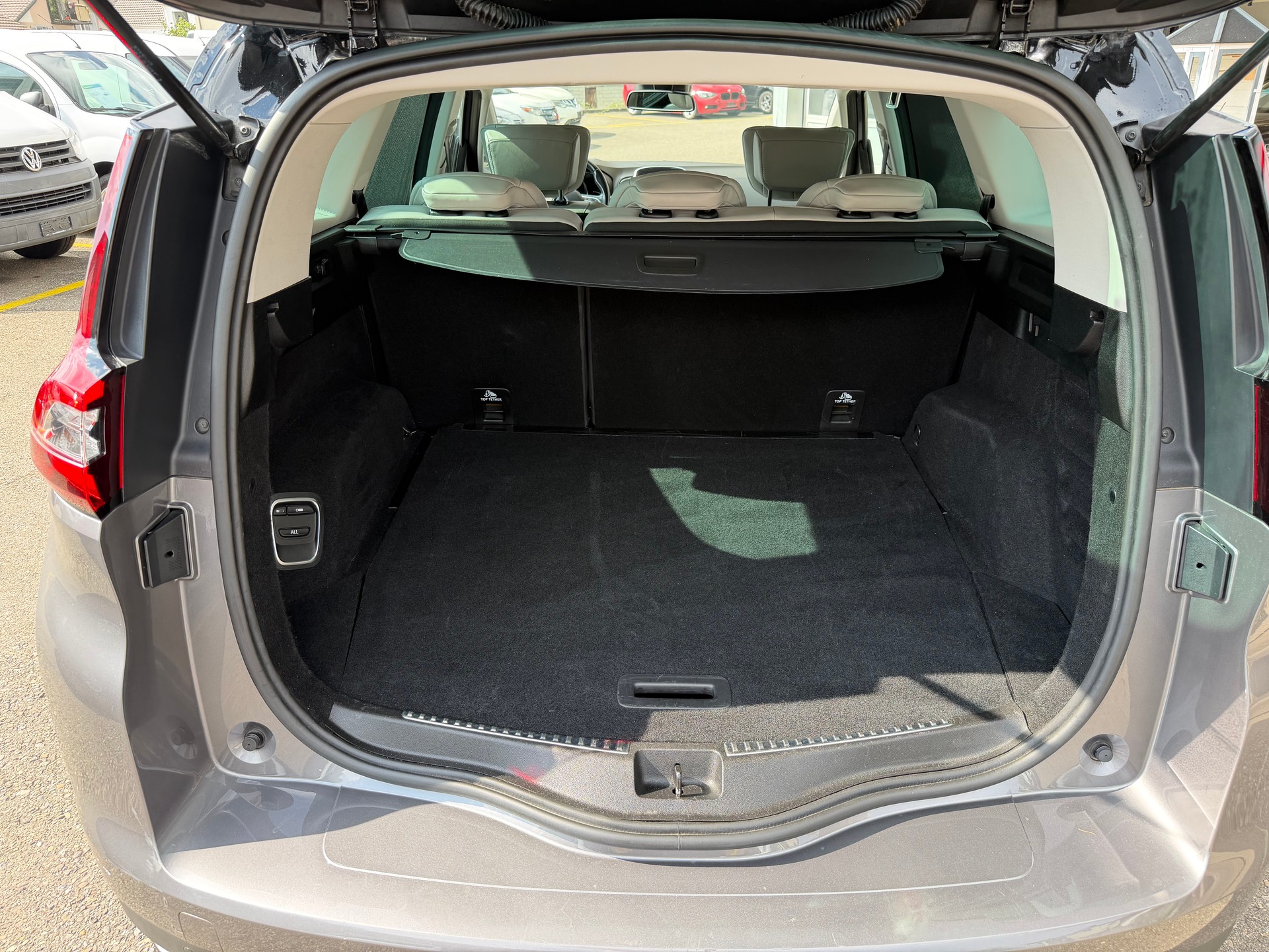 RENAULT Grand Scénic 1.6 dCi Initiale Paris EDC-image-13