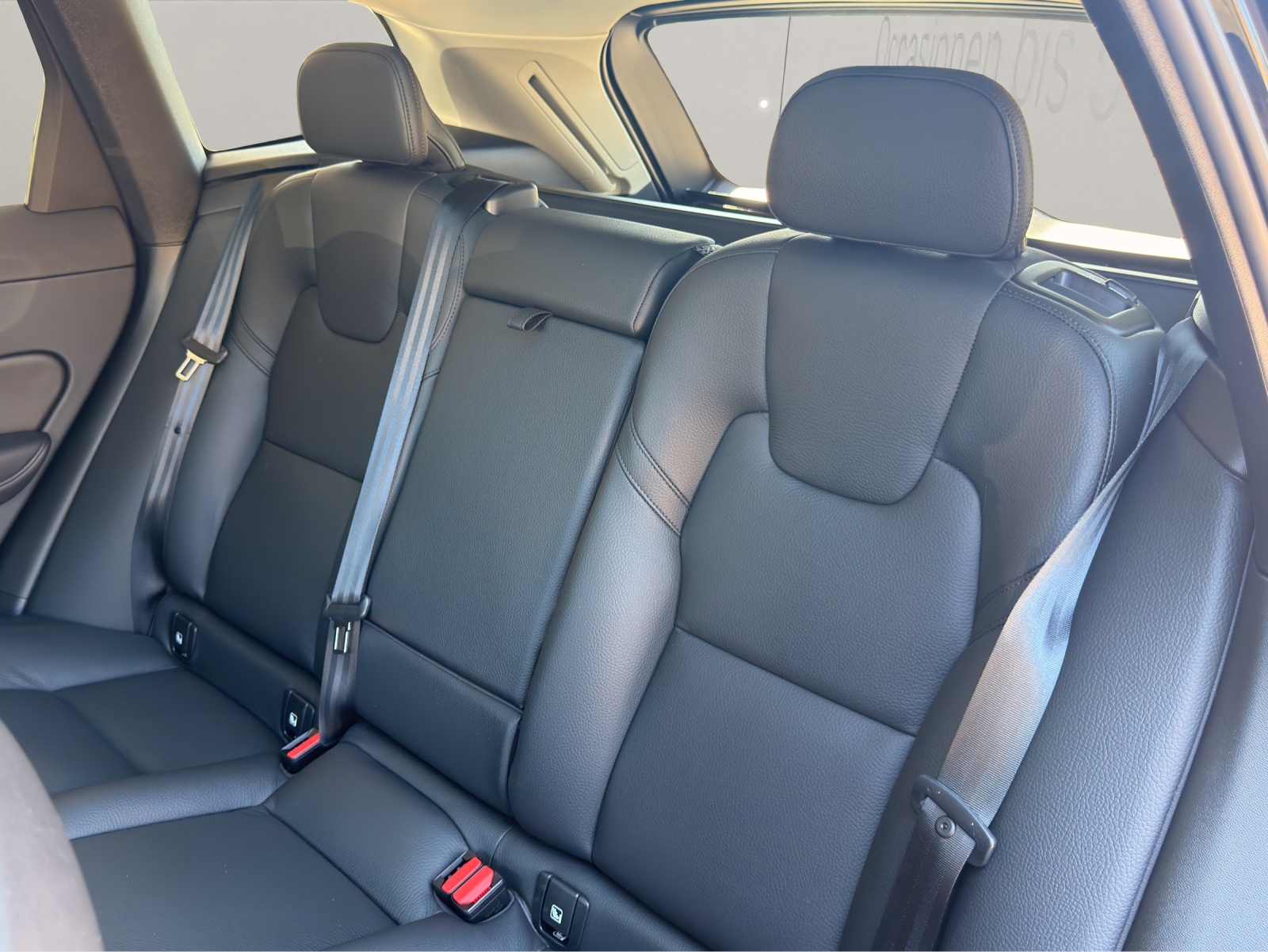 VOLVO XC60 2.0 B4 MH Ultimate Dark AWD-image-9