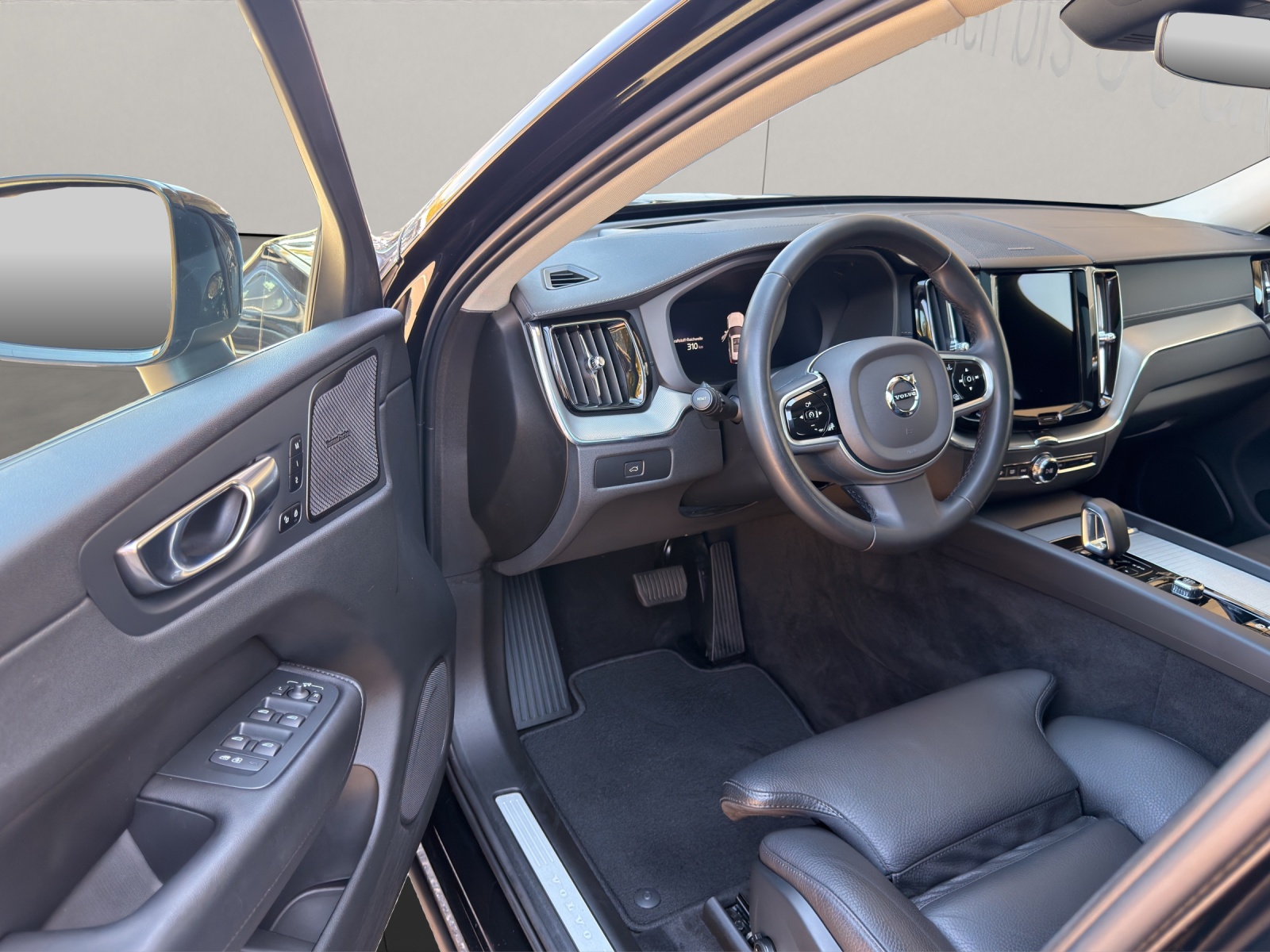VOLVO XC60 2.0 B4 MH Ultimate Dark AWD-image-13