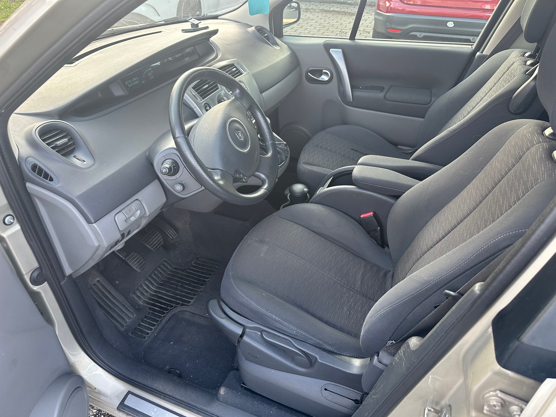 RENAULT Scénic 2.0 16V Dynamique-image-5