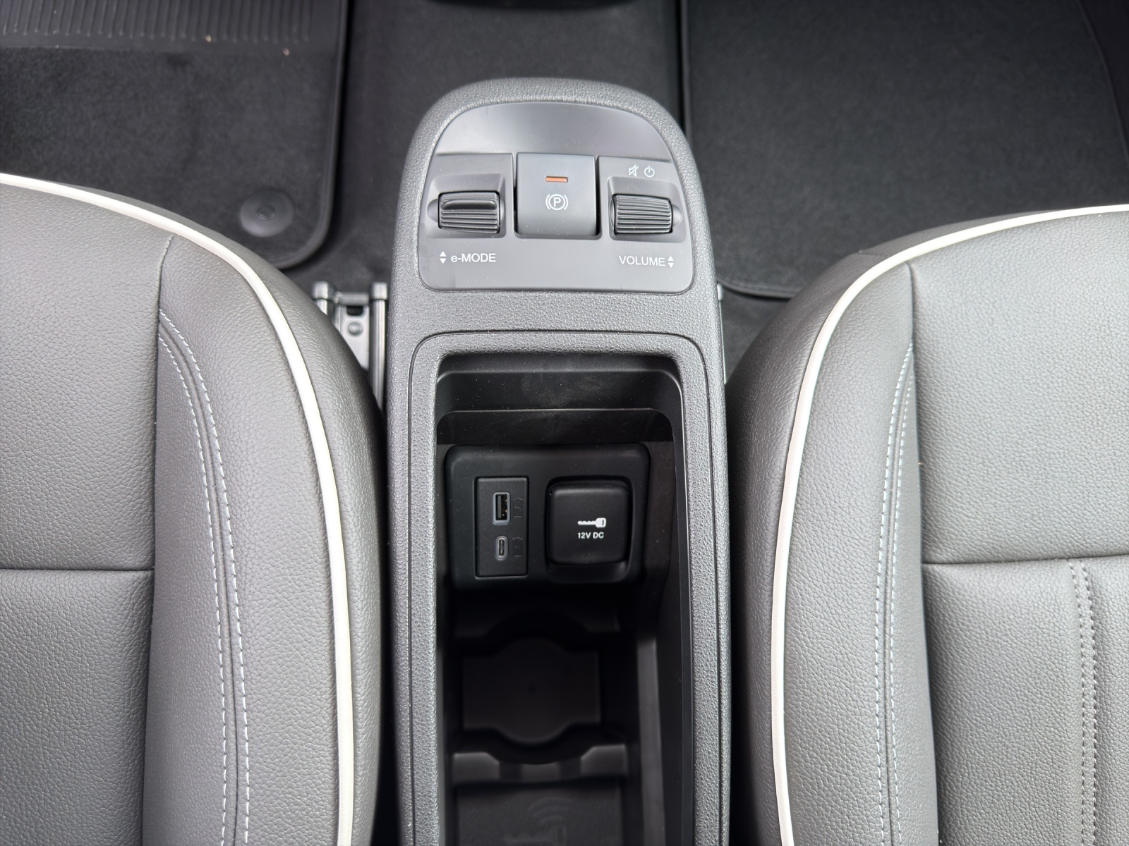 FIAT 500 Cabrio La Prima-image-13