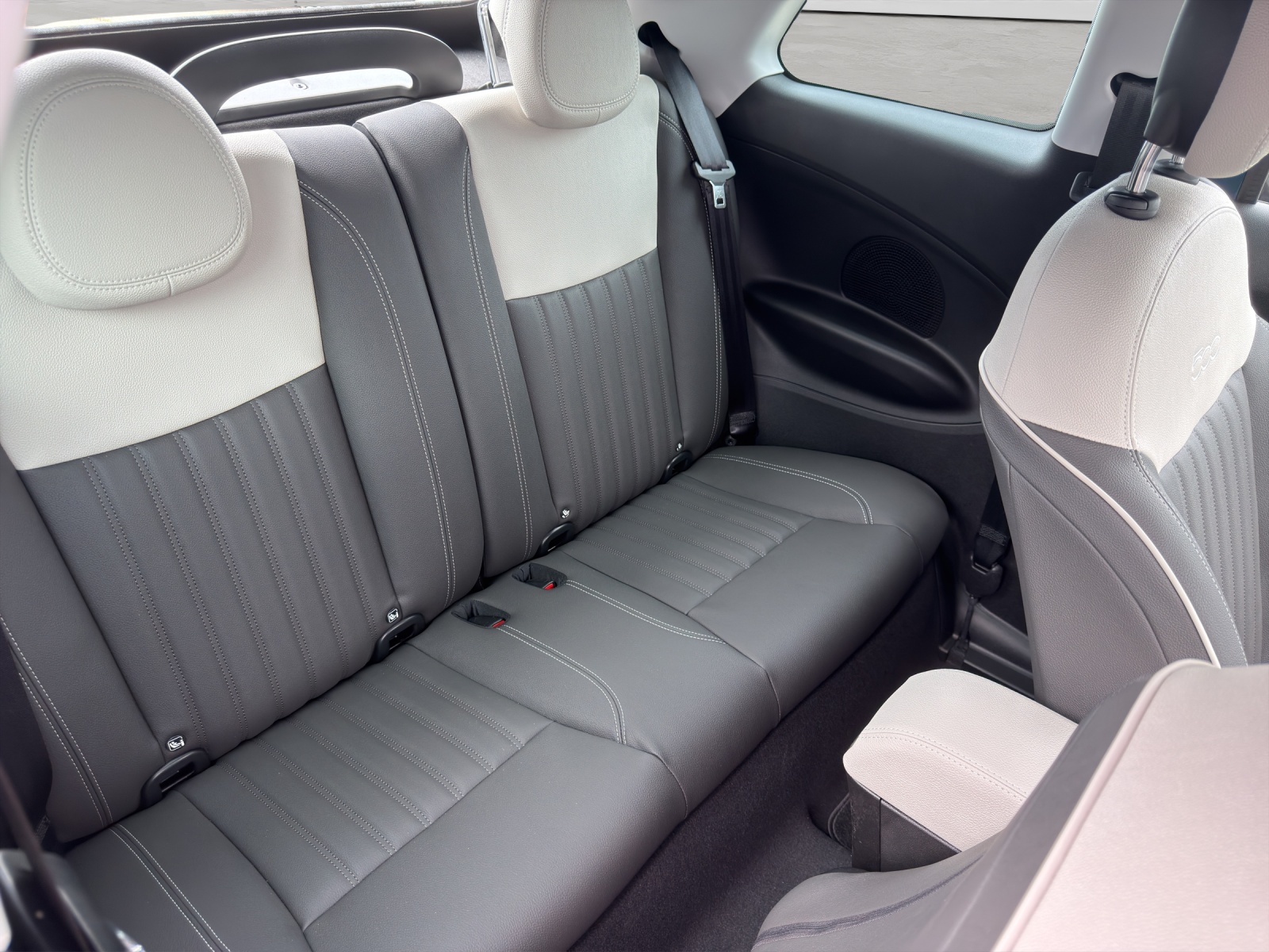 FIAT 500 Cabrio La Prima-image-11