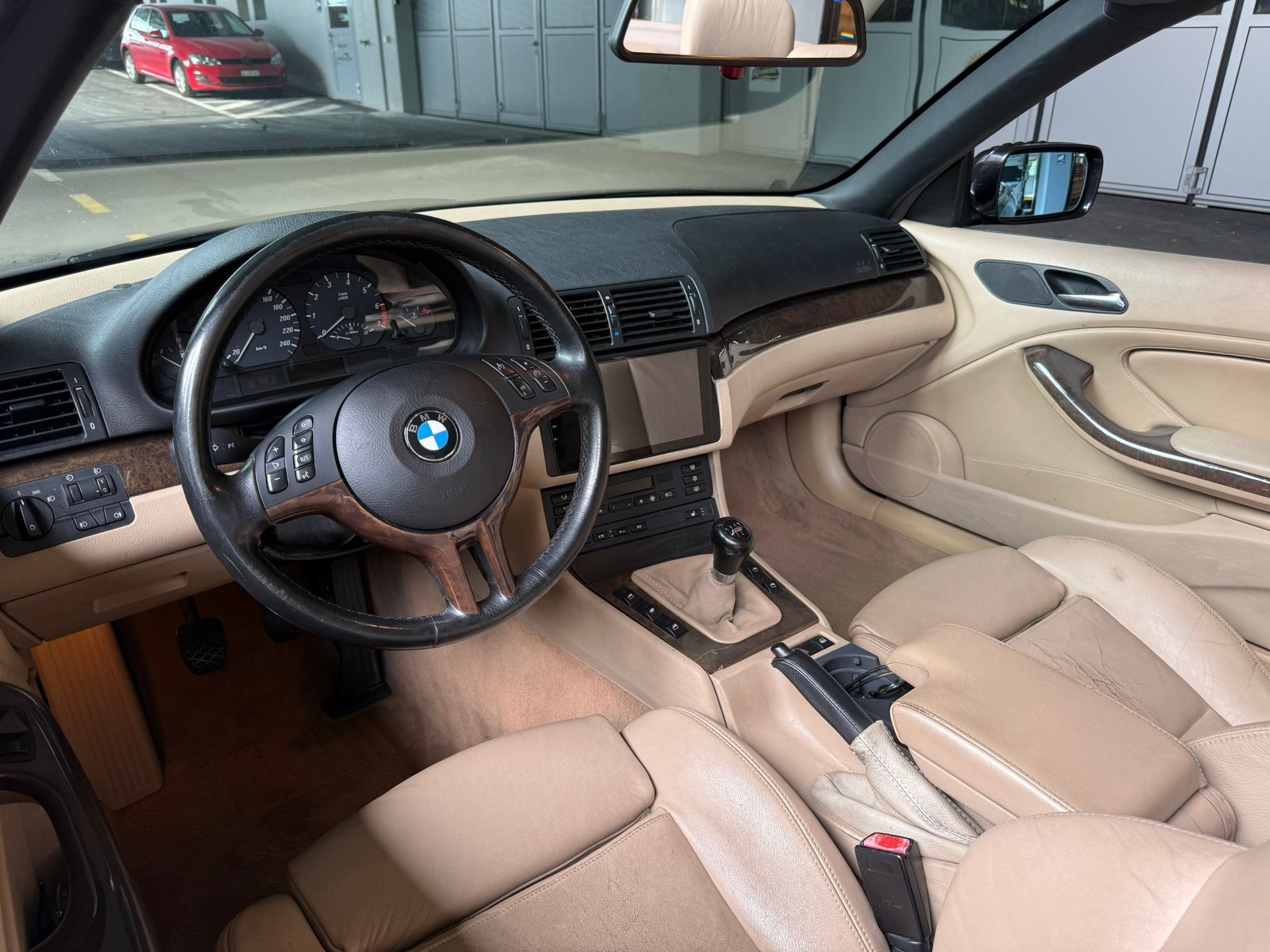 BMW 320Ci Cabriolet-image-9