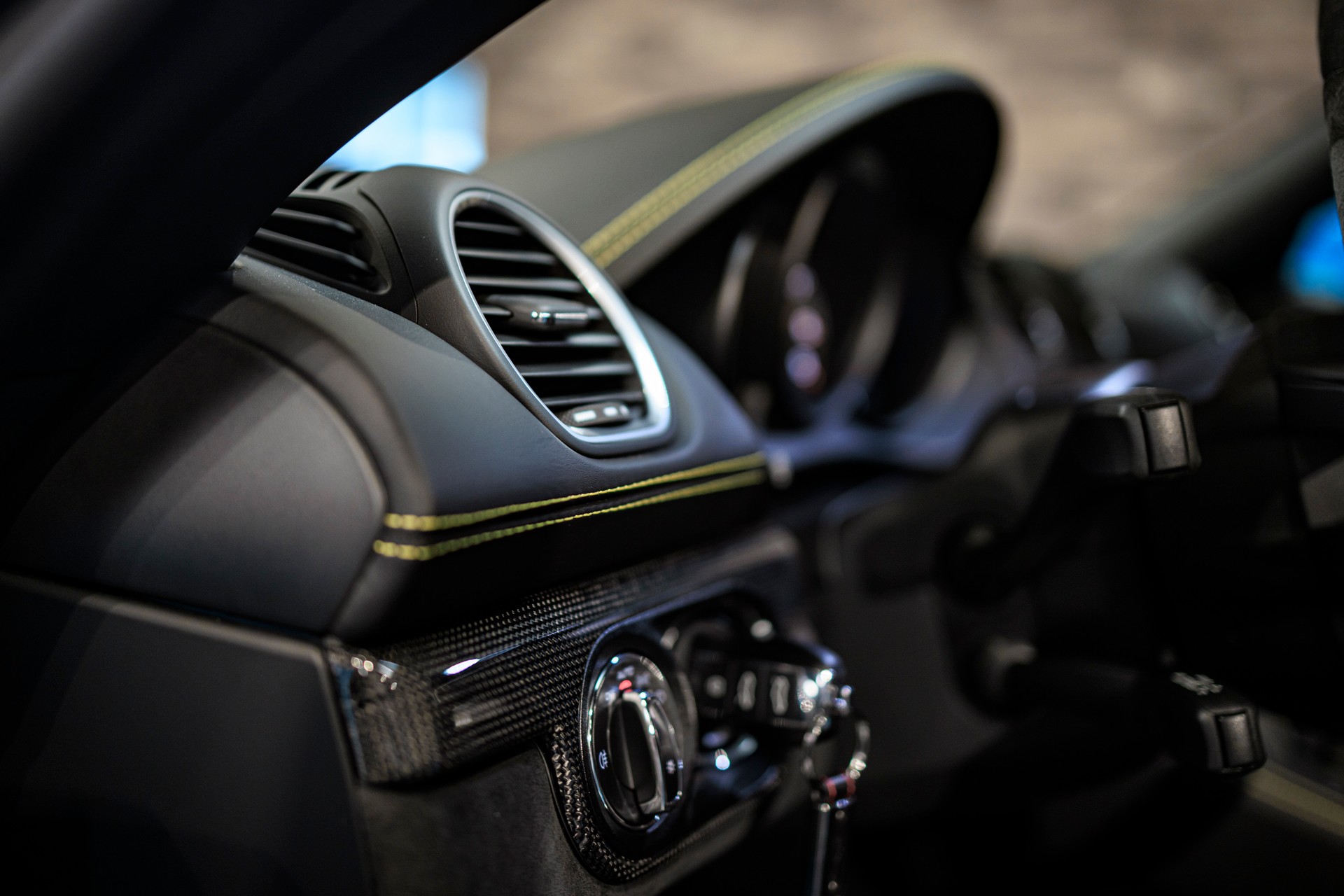 PORSCHE 718 Boxster Spyder-image-14