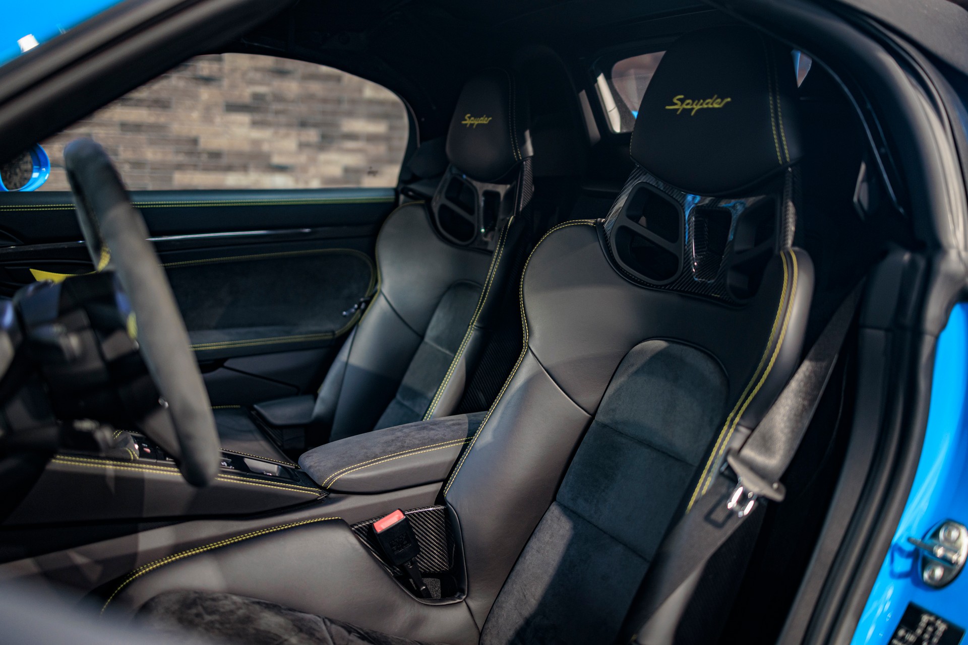 PORSCHE 718 Boxster Spyder-image-10
