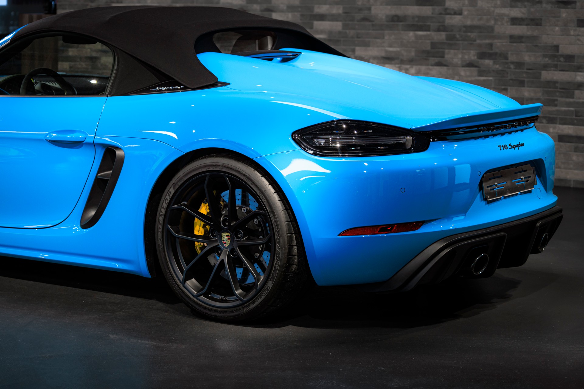 PORSCHE 718 Boxster Spyder-image-5