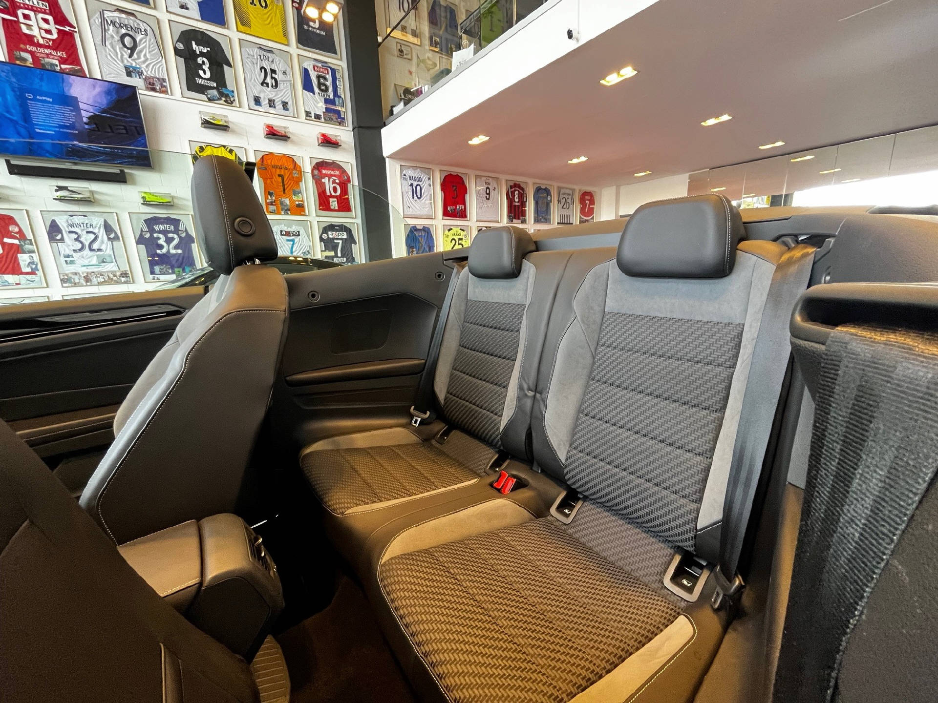 VW T-Roc Cabriolet 1.5 TSI R-Line DSG-image-23