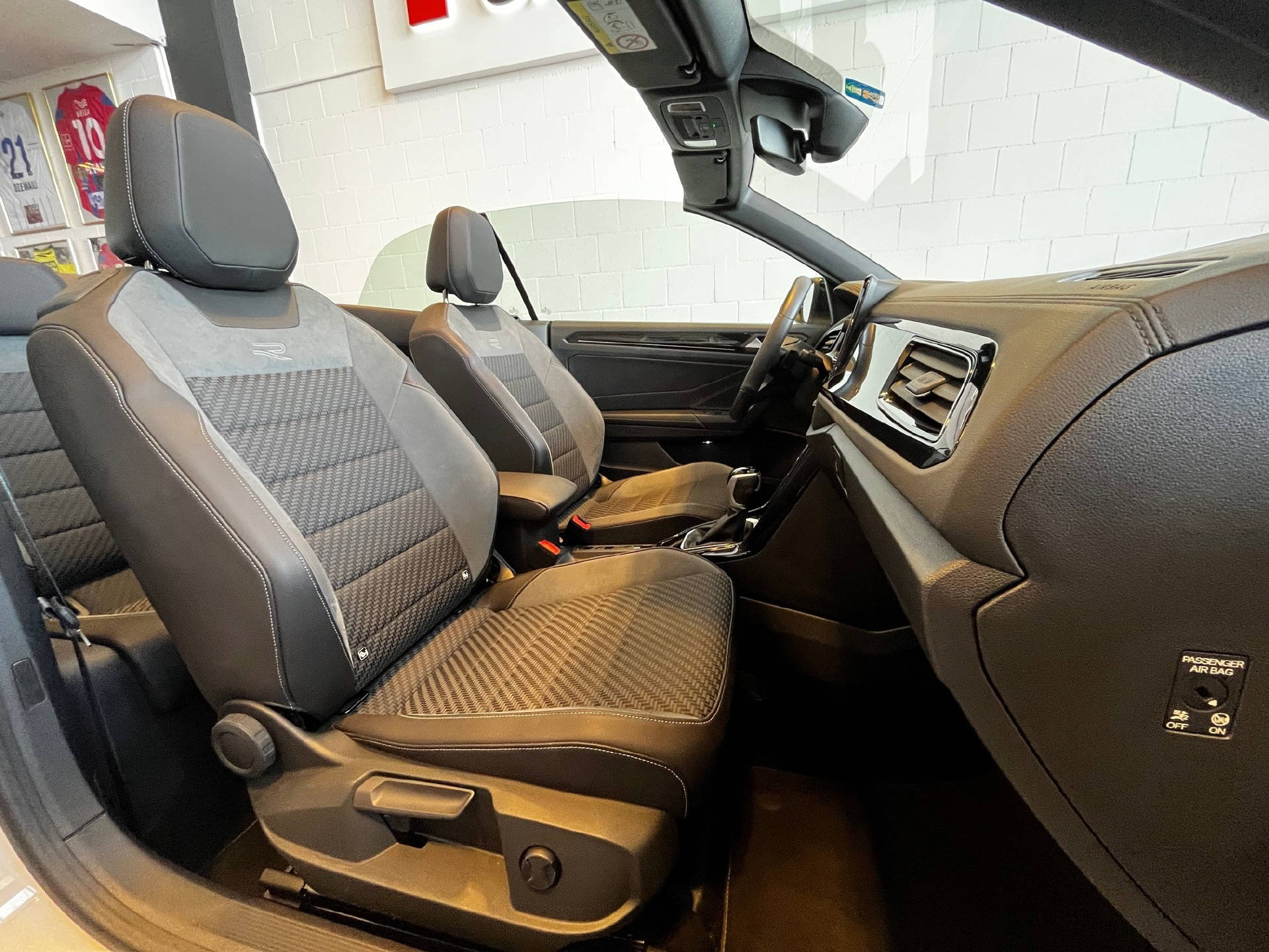 VW T-Roc Cabriolet 1.5 TSI R-Line DSG-image-25