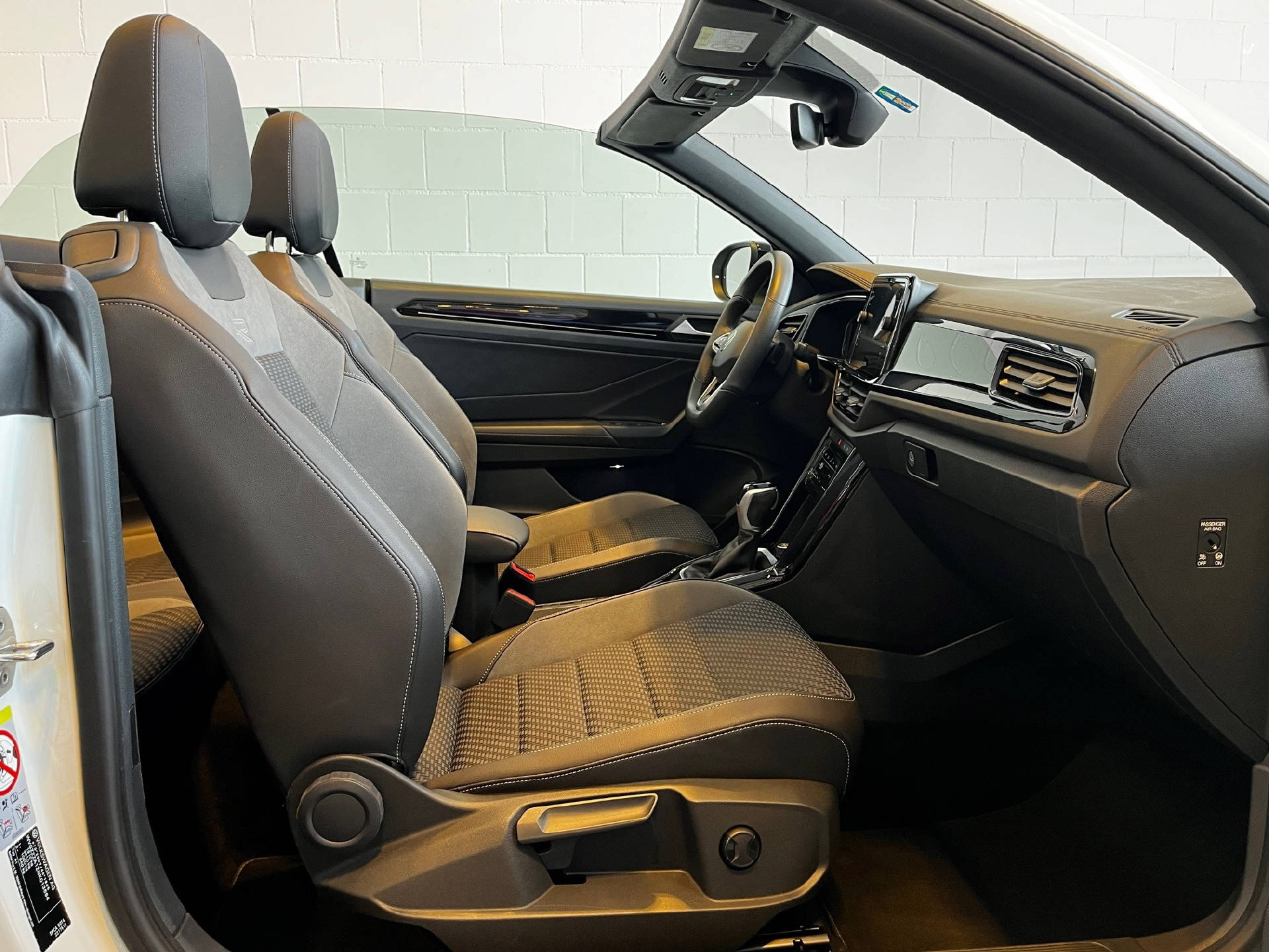 VW T-Roc Cabriolet 1.5 TSI R-Line DSG-image-24