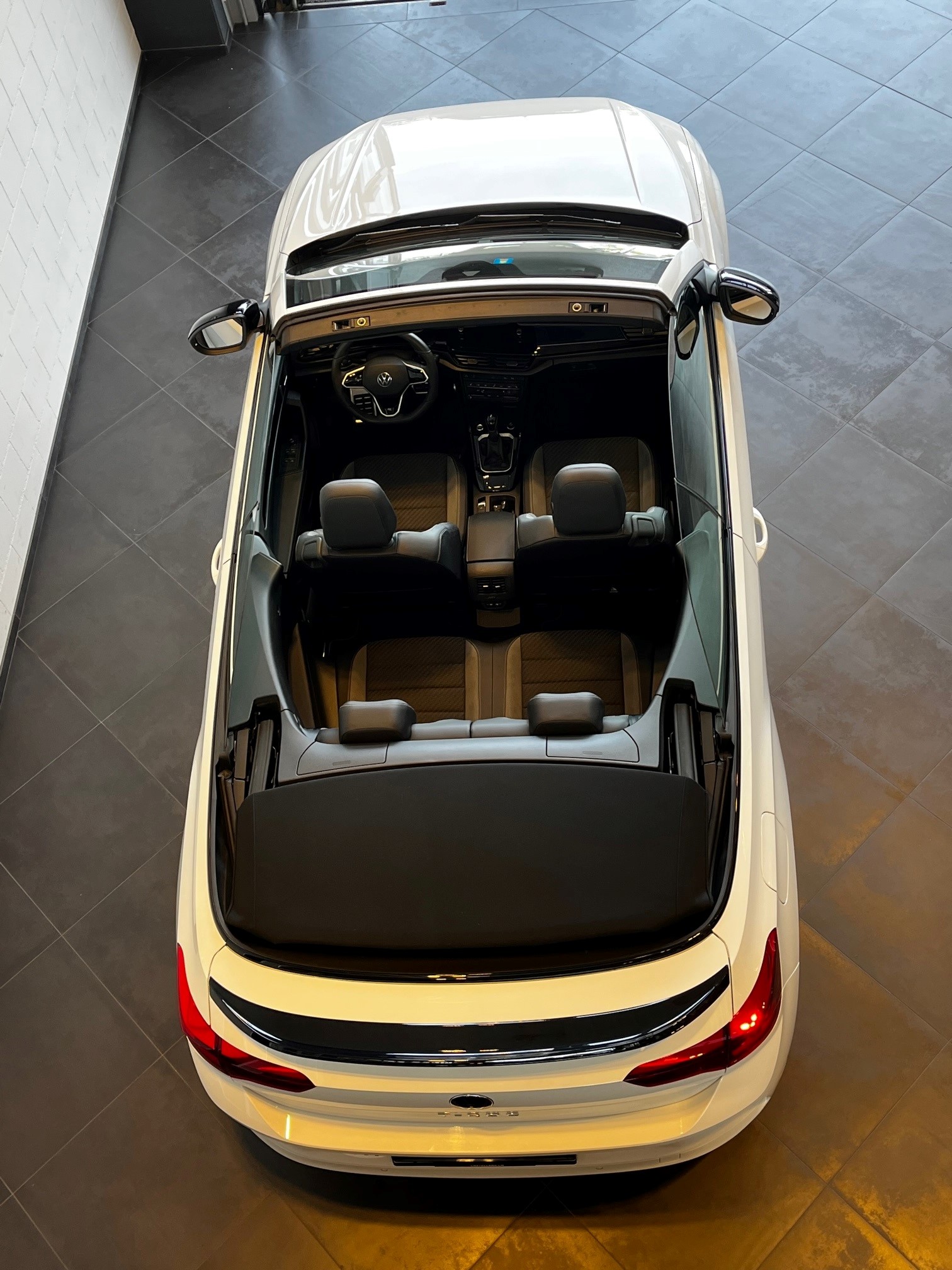 VW T-Roc Cabriolet 1.5 TSI R-Line DSG-image-18