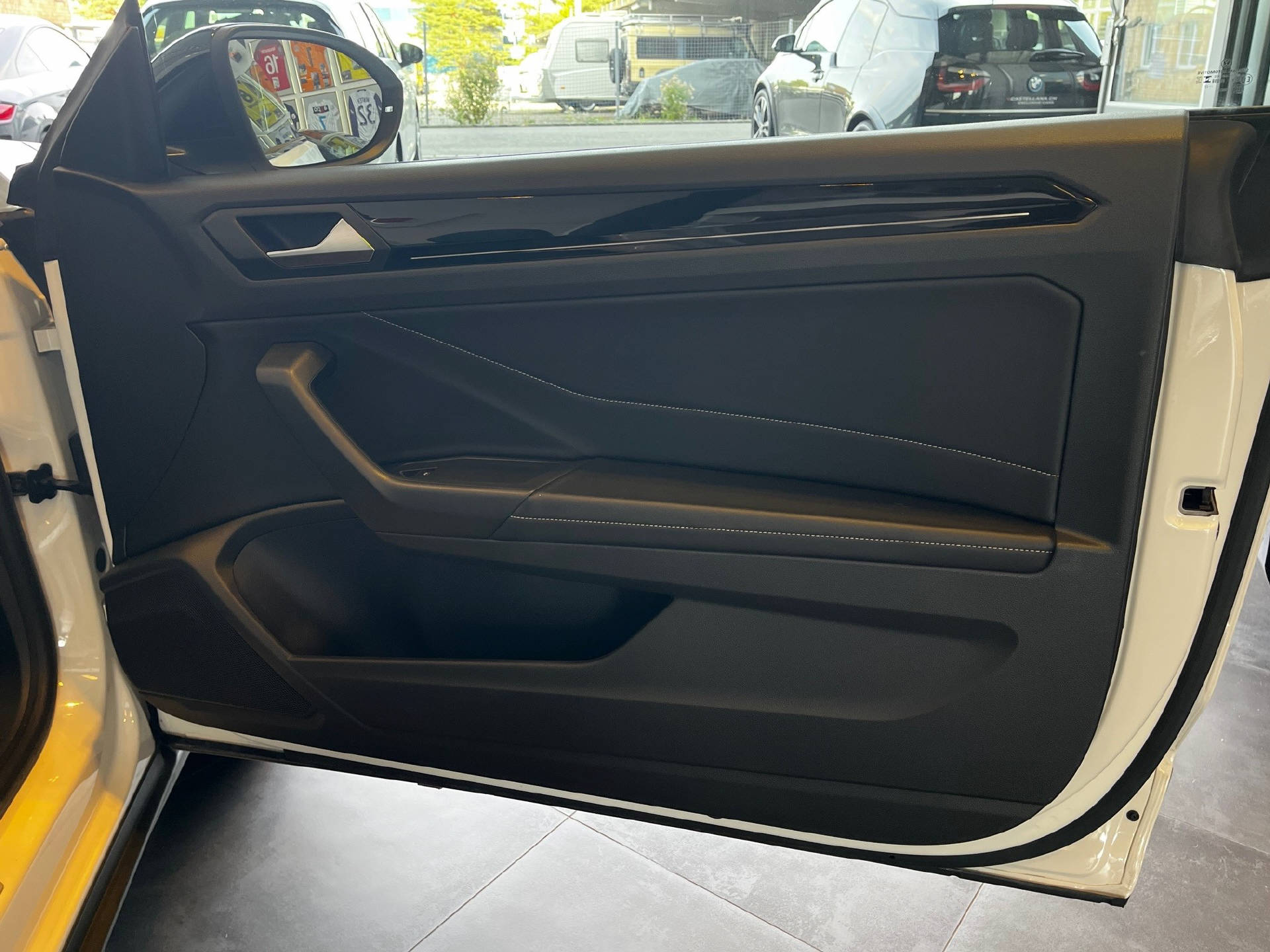 VW T-Roc Cabriolet 1.5 TSI R-Line DSG-image-31