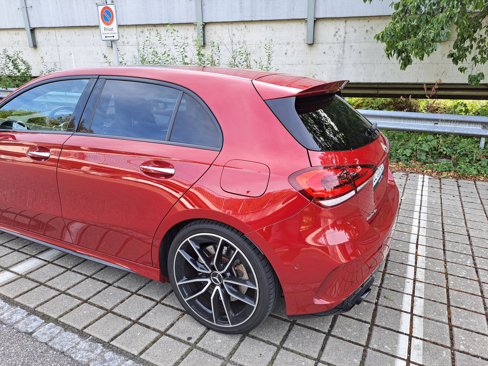 MERCEDES-BENZ A 35 AMG 4matic-image-2