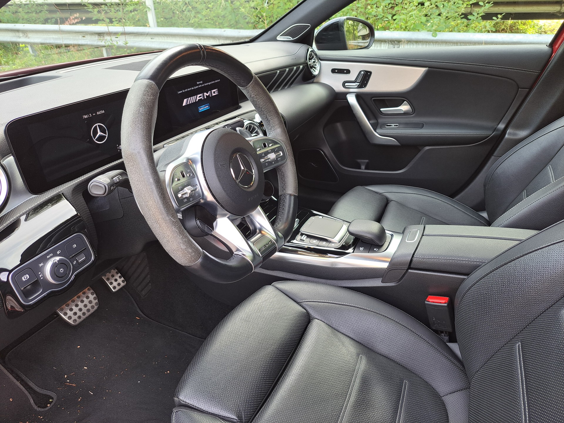 MERCEDES-BENZ A 35 AMG 4matic-image-4