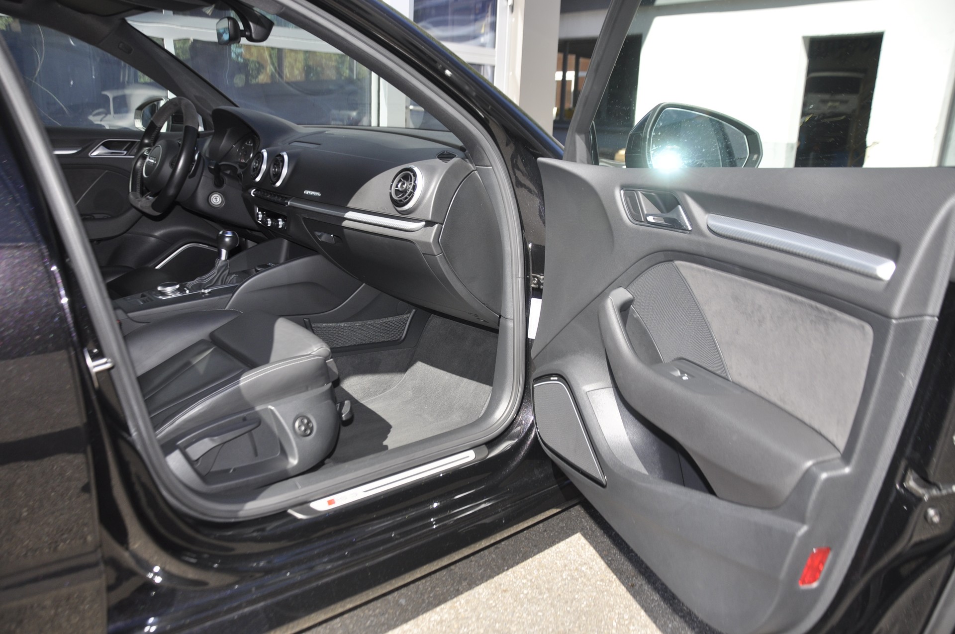 AUDI RS3 2.5 TSI quattro S-tronic I Audi Individual Panther Black Perleffekt-image-5