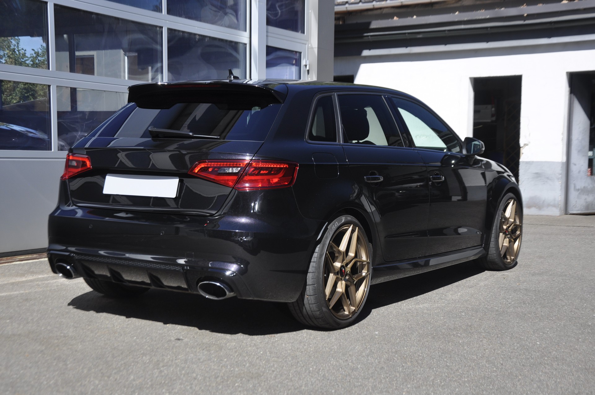 AUDI RS3 2.5 TSI quattro S-tronic I Audi Individual Panther Black Perleffekt-image-2