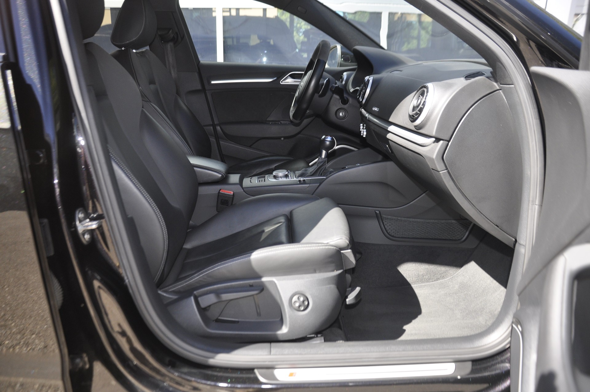 AUDI RS3 2.5 TSI quattro S-tronic I Audi Individual Panther Black Perleffekt-image-6