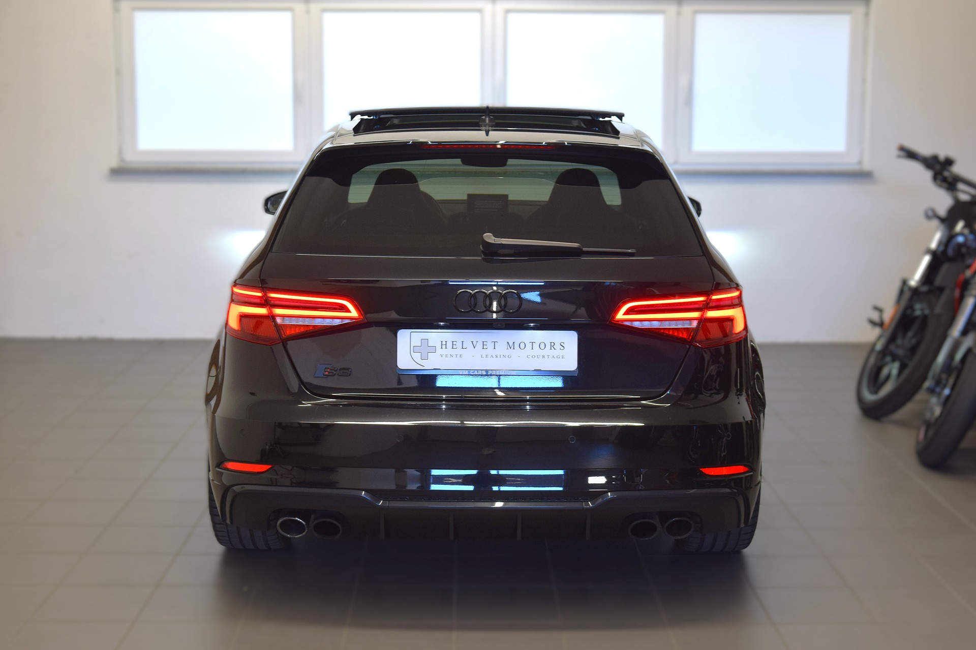 AUDI S3 Sportback 2.0 TFSI quattro S-tronic-image-4