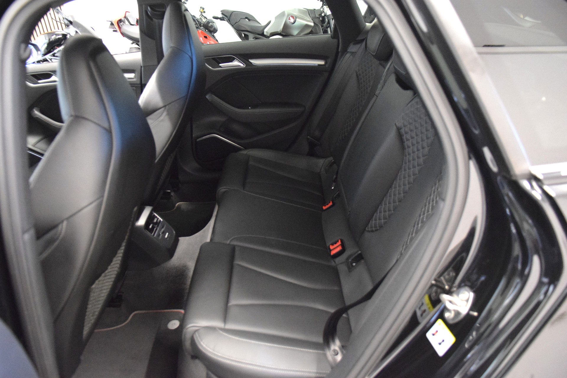 AUDI S3 Sportback 2.0 TFSI quattro S-tronic-image-9
