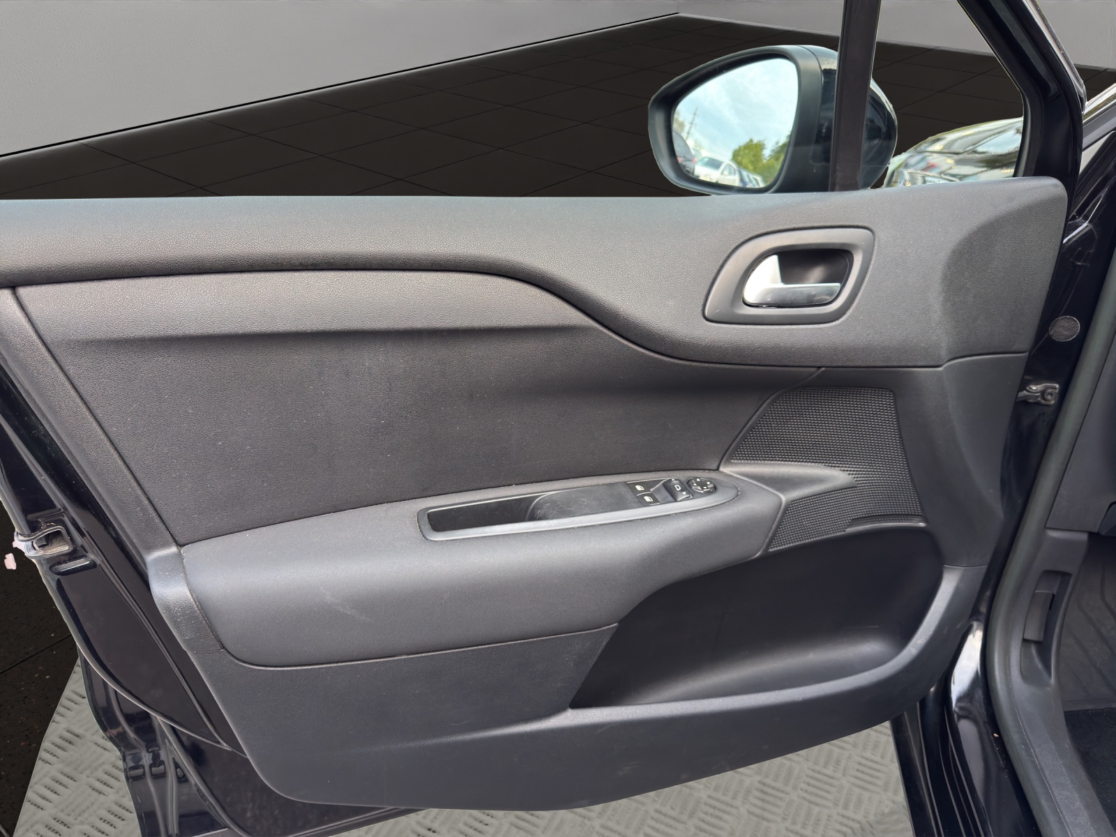 CITROEN C4 Berline 1.4 VTi Attraction-image-11