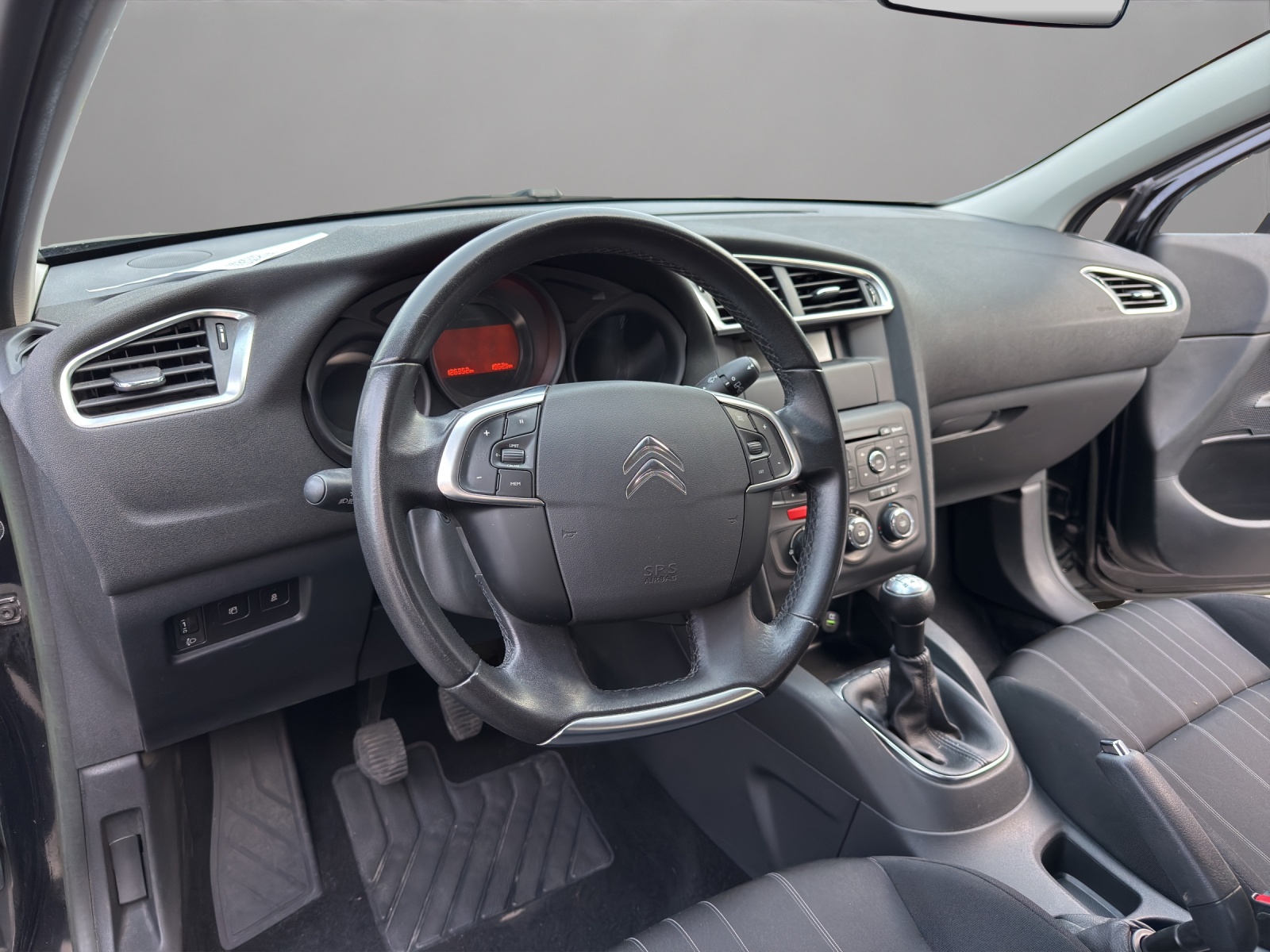 CITROEN C4 Berline 1.4 VTi Attraction-image-9