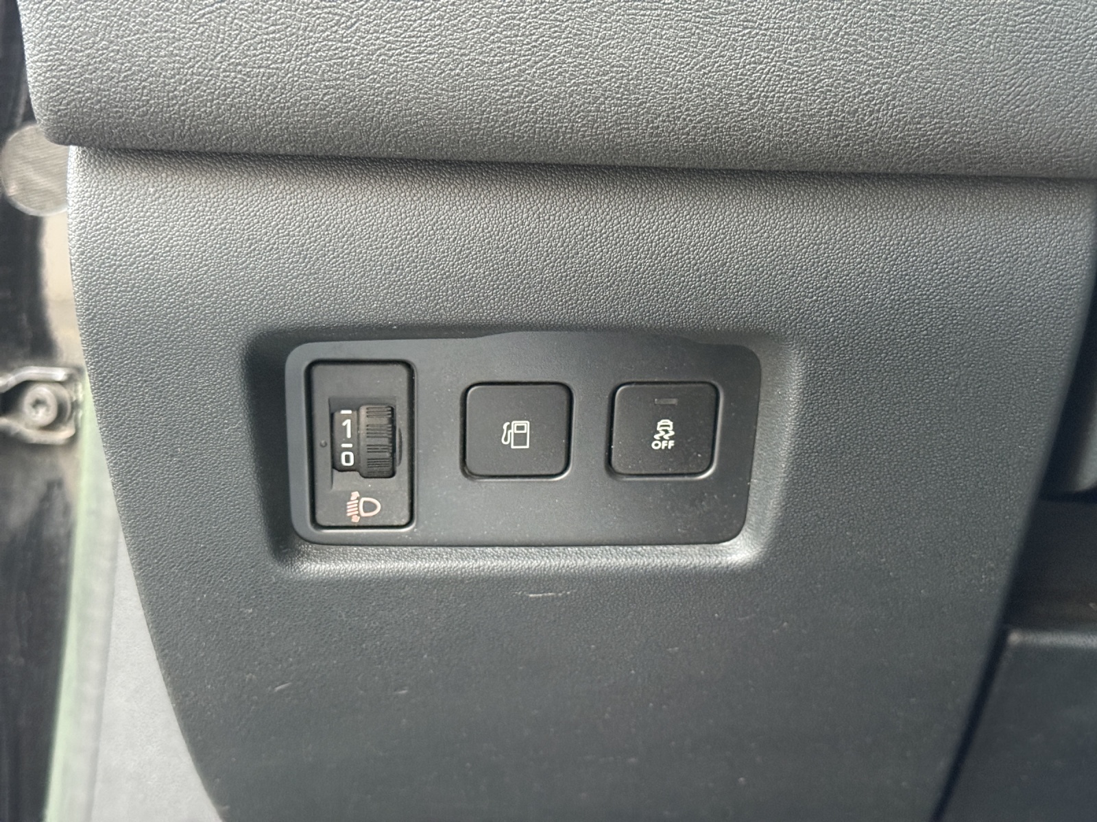 CITROEN C4 Berline 1.4 VTi Attraction-image-19