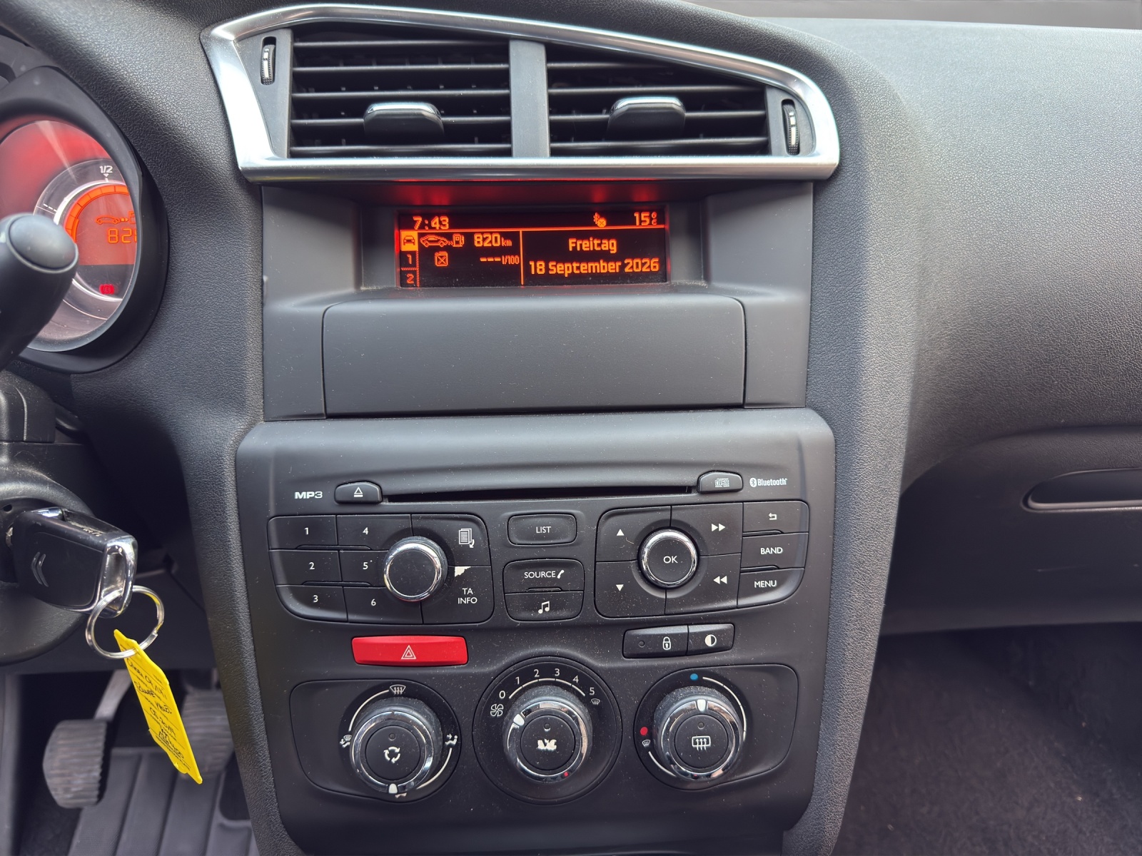 CITROEN C4 Berline 1.4 VTi Attraction-image-14