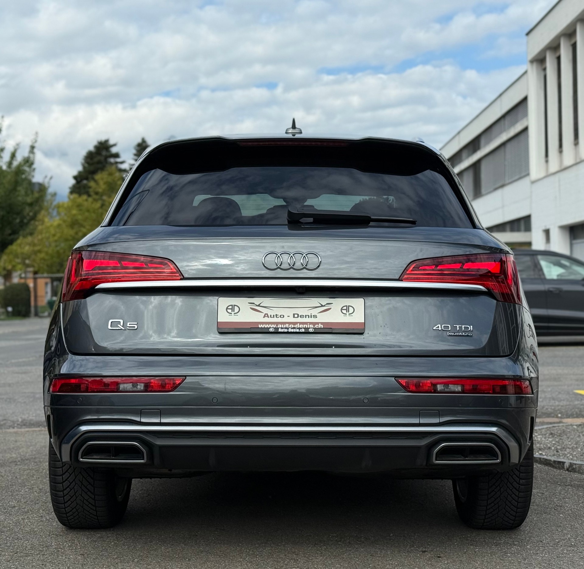 AUDI Q5 2.0 40 TDI S Line quattro S-Tronic-image-5