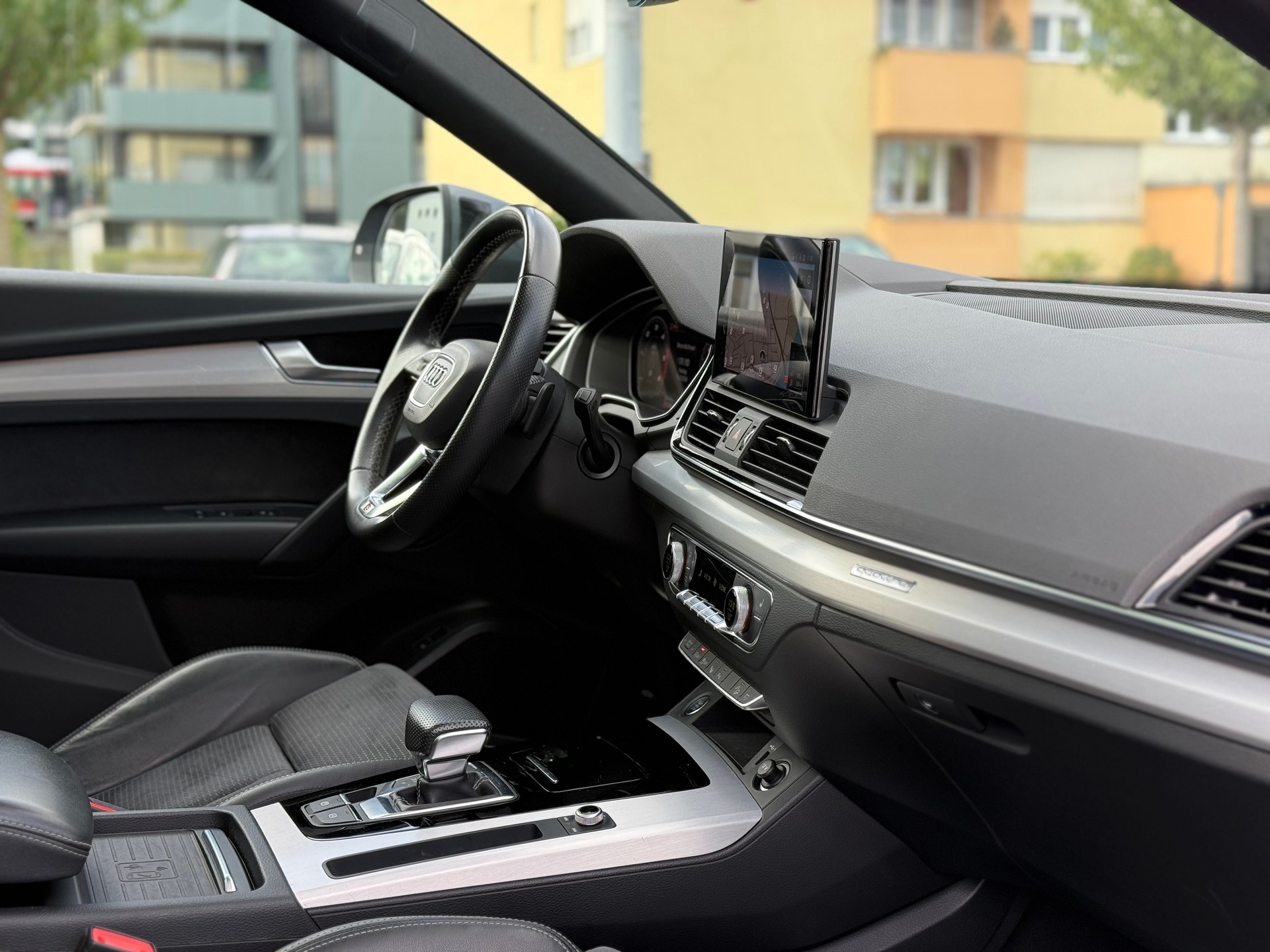 AUDI Q5 2.0 40 TDI S Line quattro S-Tronic-image-22