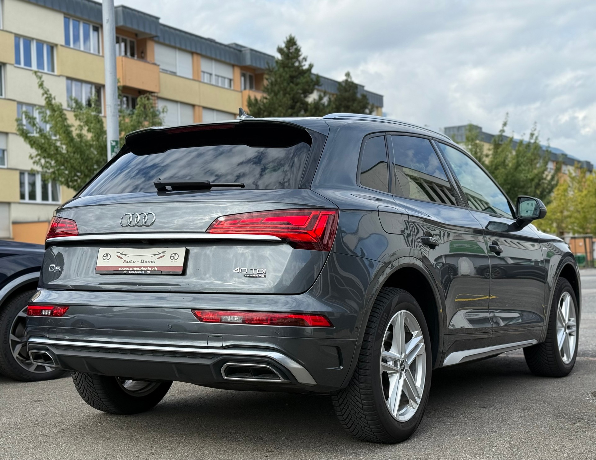AUDI Q5 2.0 40 TDI S Line quattro S-Tronic-image-4