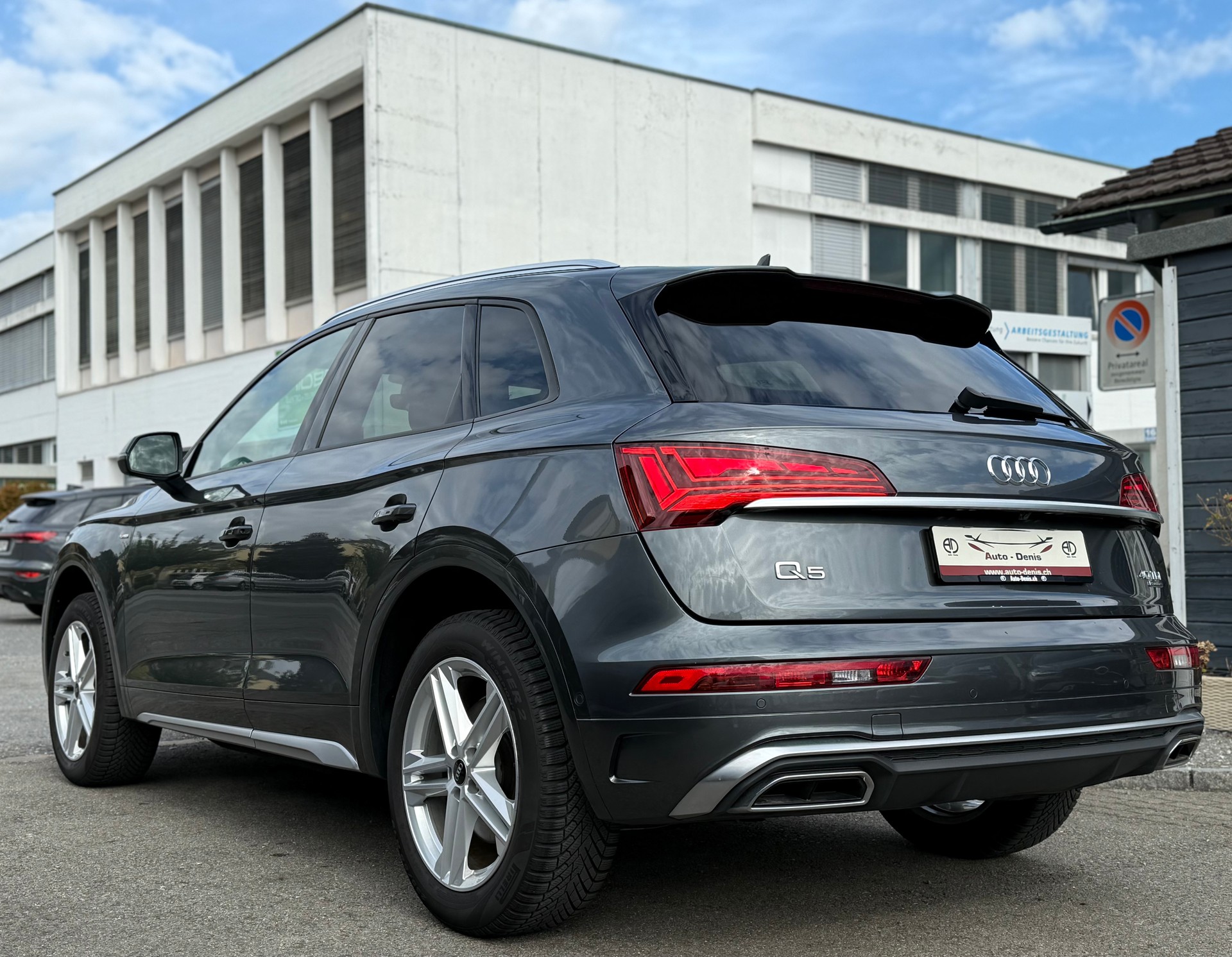 AUDI Q5 2.0 40 TDI S Line quattro S-Tronic-image-6