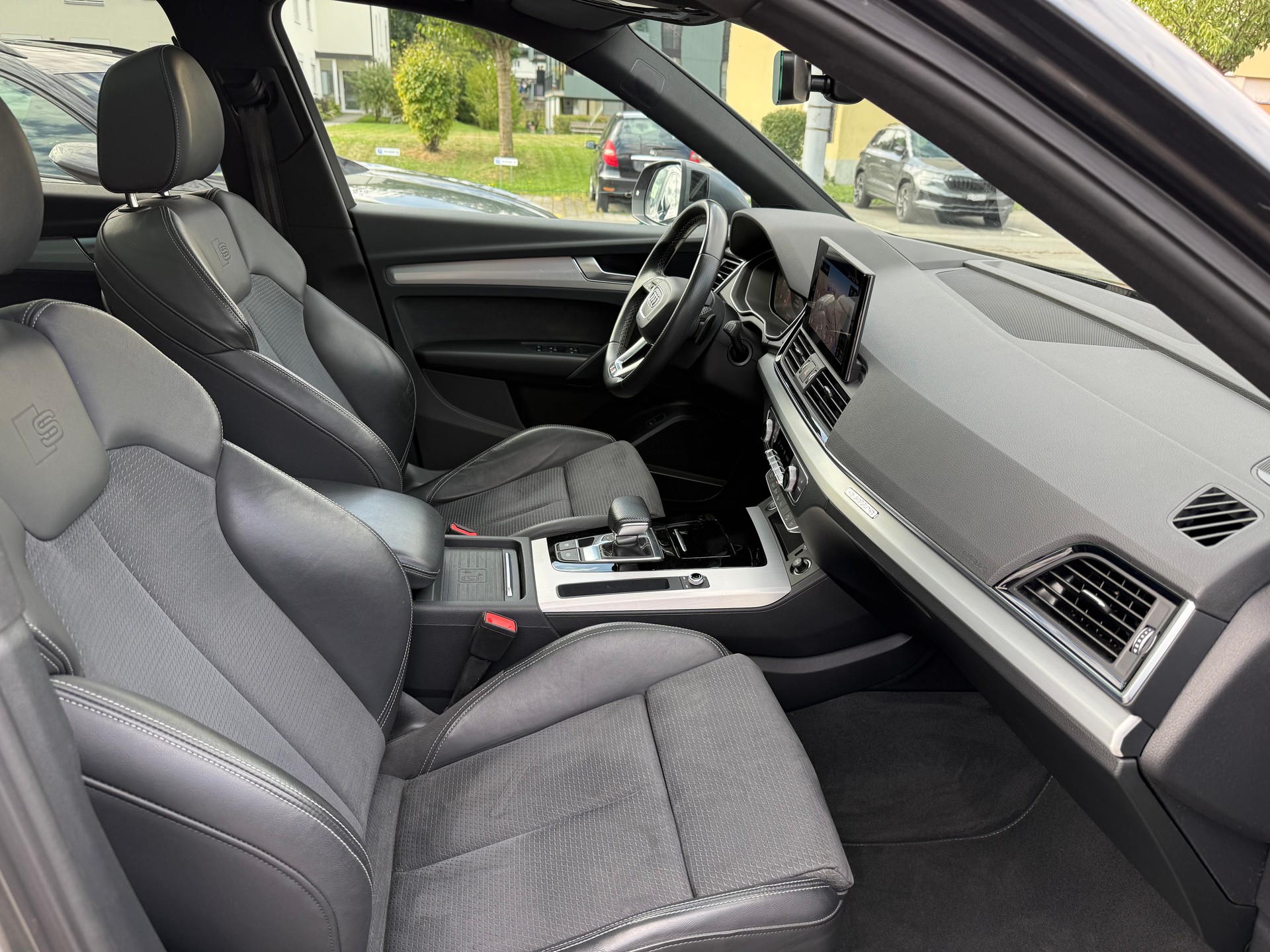 AUDI Q5 2.0 40 TDI S Line quattro S-Tronic-image-23