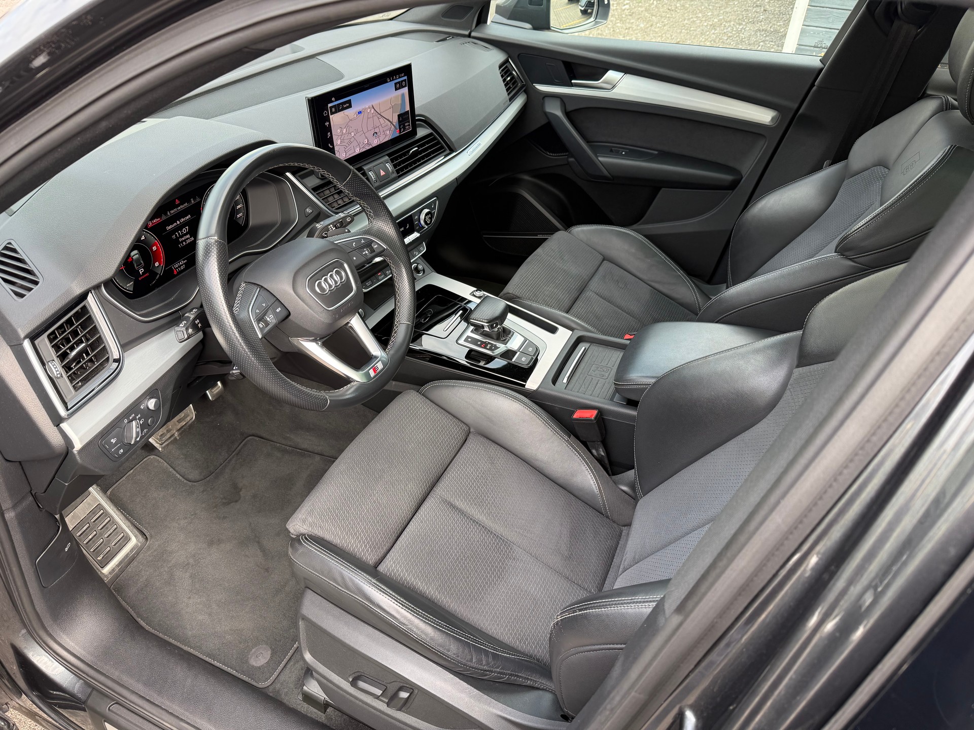 AUDI Q5 2.0 40 TDI S Line quattro S-Tronic-image-9