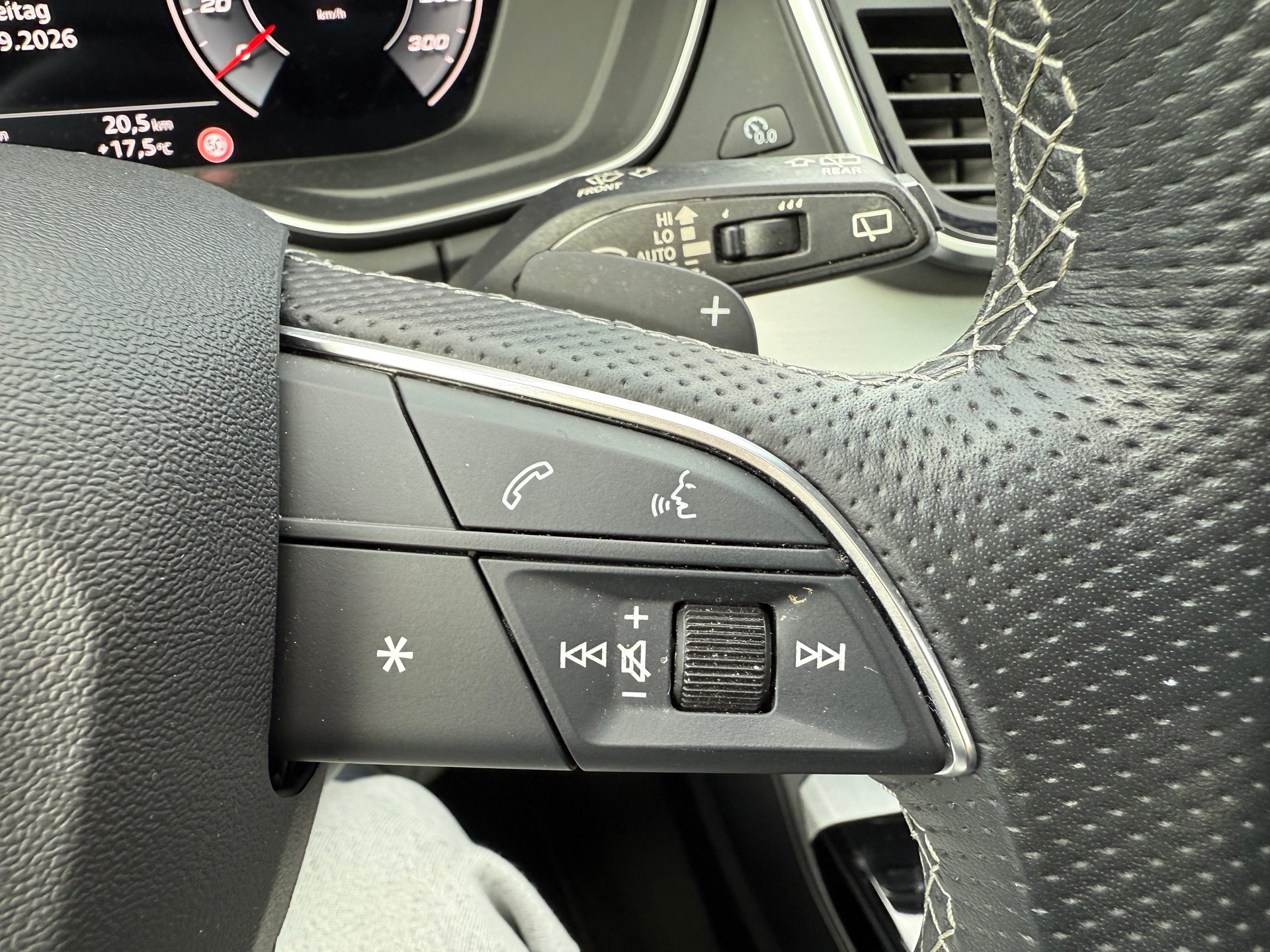 AUDI Q5 2.0 40 TDI S Line quattro S-Tronic-image-28