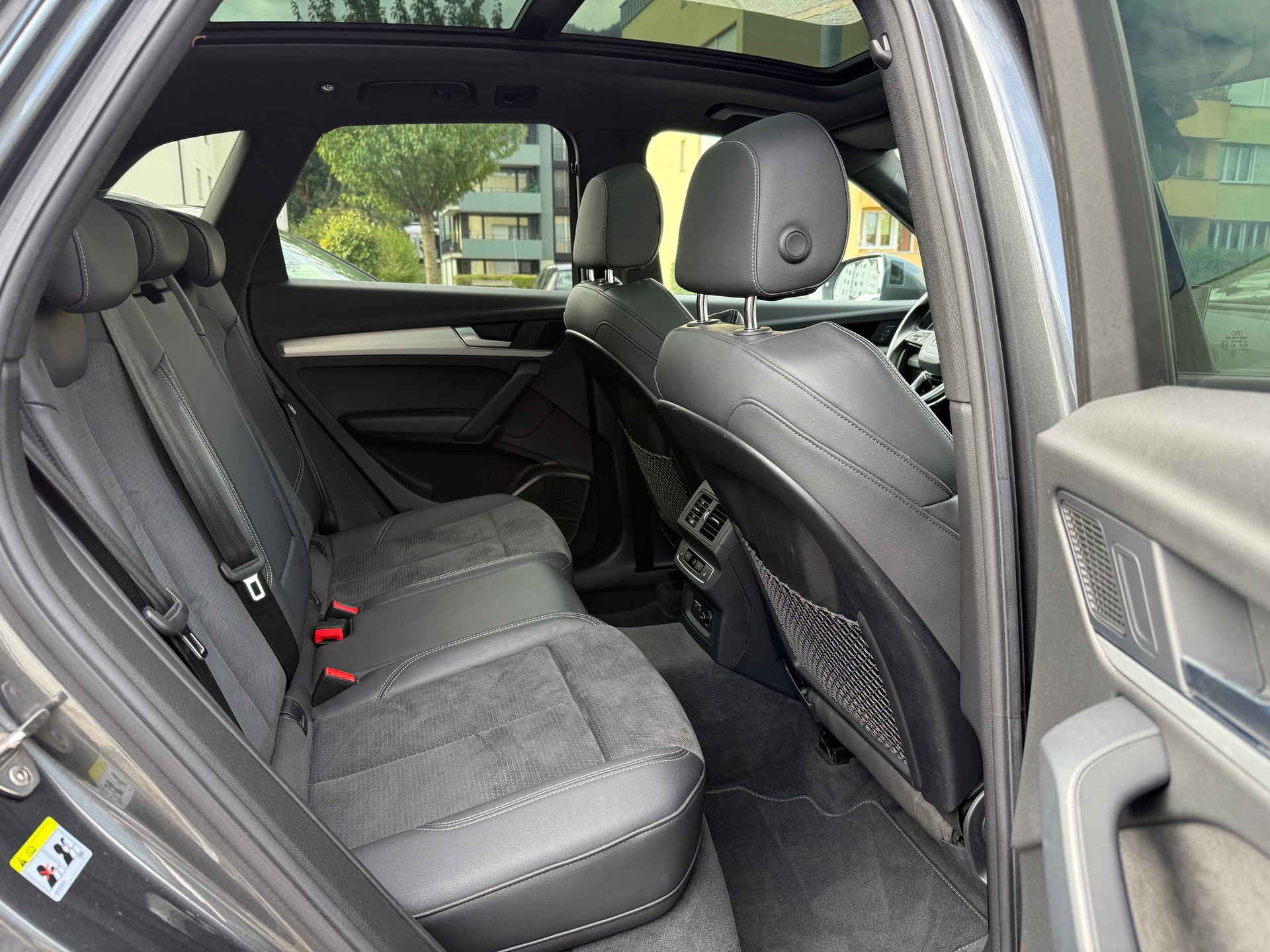 AUDI Q5 2.0 40 TDI S Line quattro S-Tronic-image-17