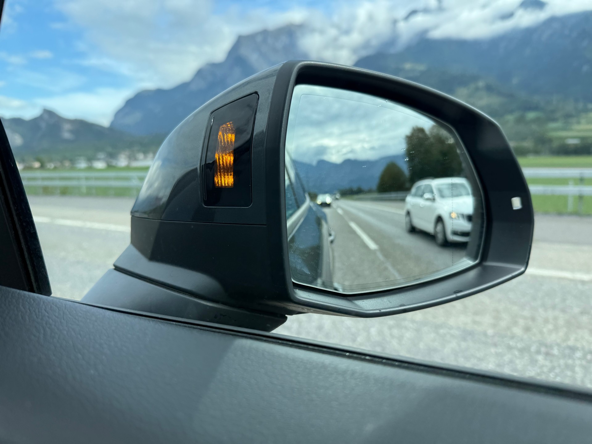 AUDI Q5 2.0 40 TDI S Line quattro S-Tronic-image-29