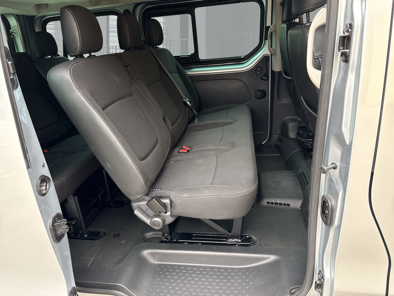 NISSAN Primastar dCi 170 3.0 L2H1 9 Pl. Tekna DCT-image-13
