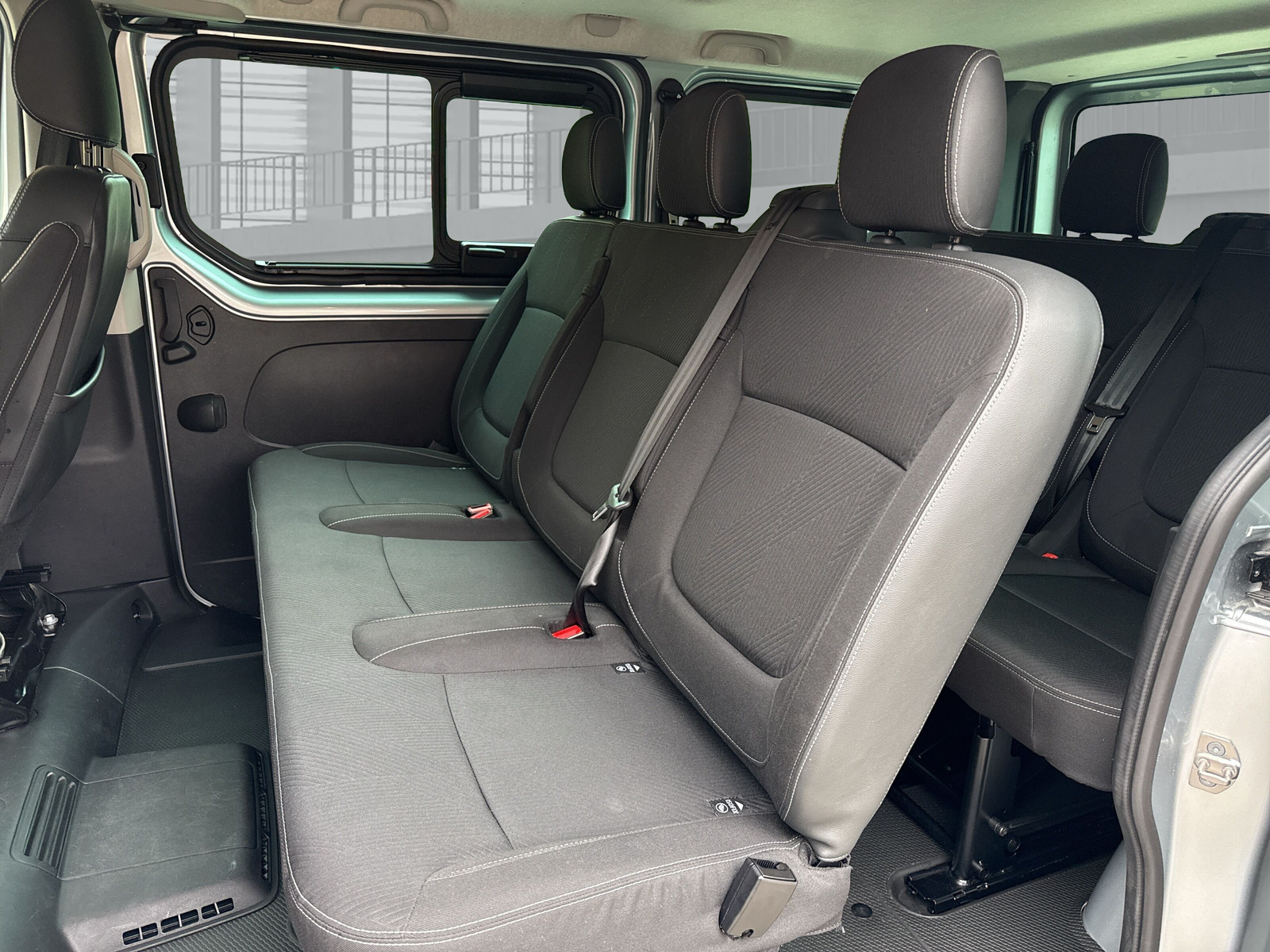 NISSAN Primastar dCi 170 3.0 L2H1 9 Pl. Tekna DCT-image-12