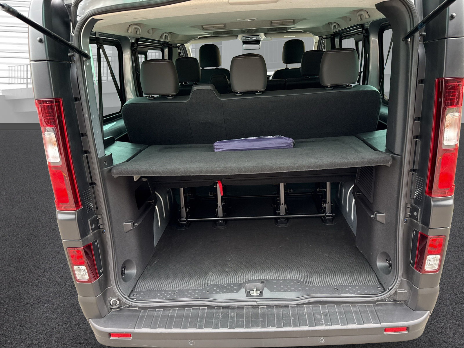 NISSAN Primastar dCi 170 3.0 L2H1 9 Pl. Tekna DCT-image-14