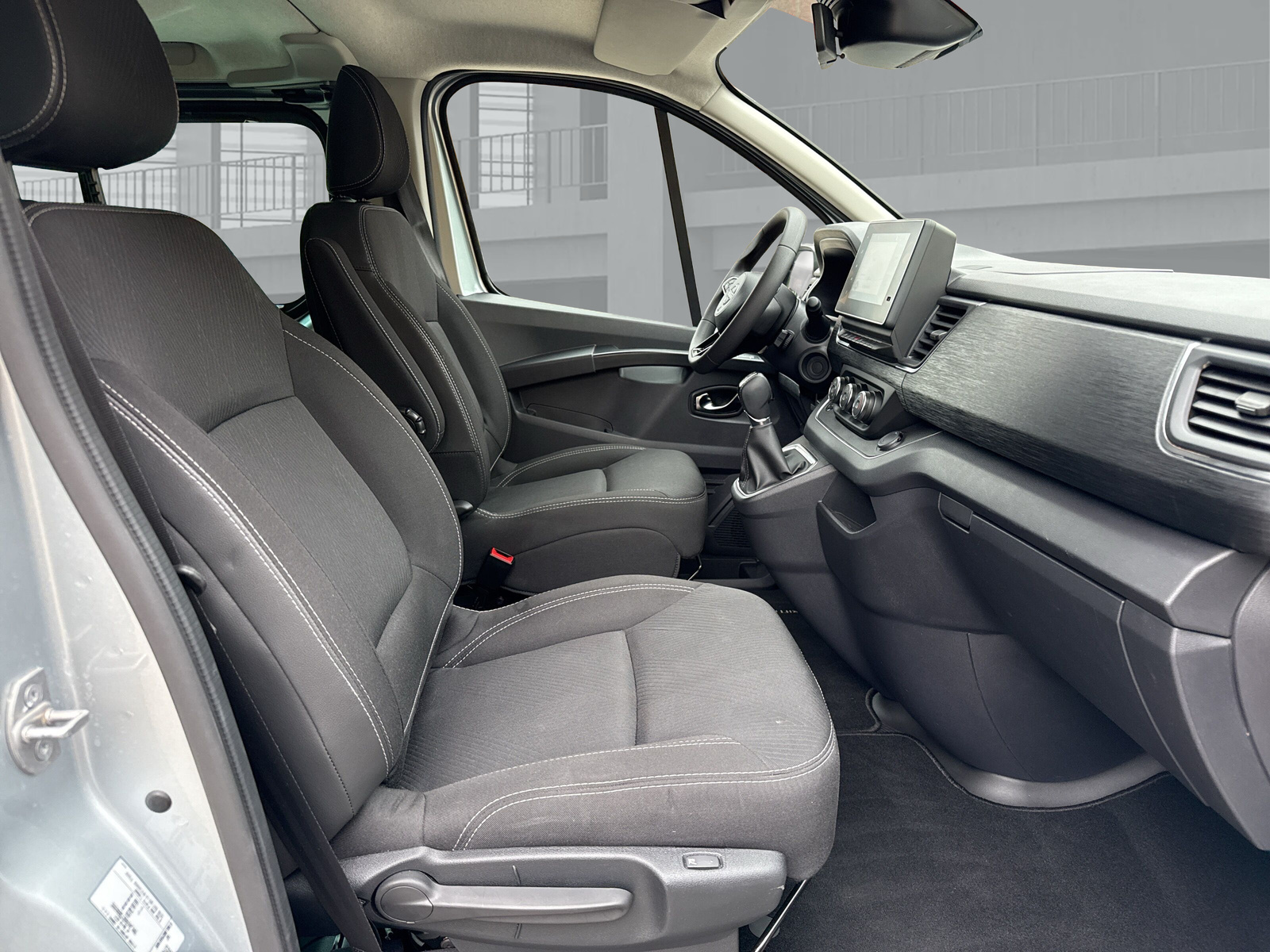 NISSAN Primastar dCi 170 3.0 L2H1 9 Pl. Tekna DCT-image-10