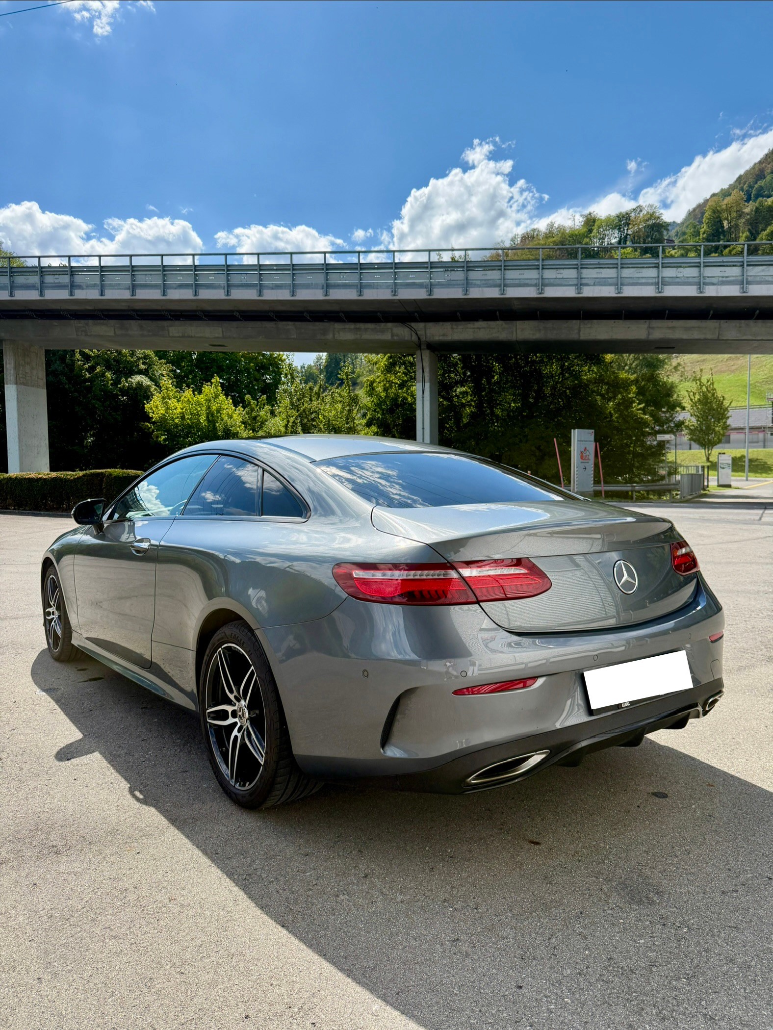 MERCEDES-BENZ E 200 AMG Line 4matic-image-1